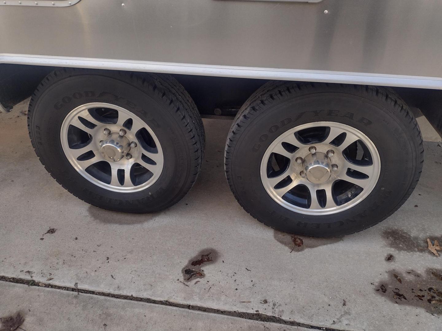 2014 Silver /TAN Airstream FLYING CLOUD 30 30 (1STJ9YP22EJ) , located at 17760 Hwy 62, Morris, OK, 74445, 35.609104, -95.877060 - HAVE YOU EVER WANTED TO BECOME PART OF THE AIRSTREAM FAMILY? WELL HERE IS YOUR CHANCE, CHECK OUT THIS 2014 AIRSTREAM FLYING CLOUD 30 31FT OVERALL WITH A 21FT MANUAL AWNING. ***REBUILT TITLE DUE TO HAIL DAMAGE*** IN THE LIVING AND KITCHEN AREA IS A LEATHER SOFA THAT FOLDS DOWN FOR ADDITIONAL SLEEPING - Photo#8