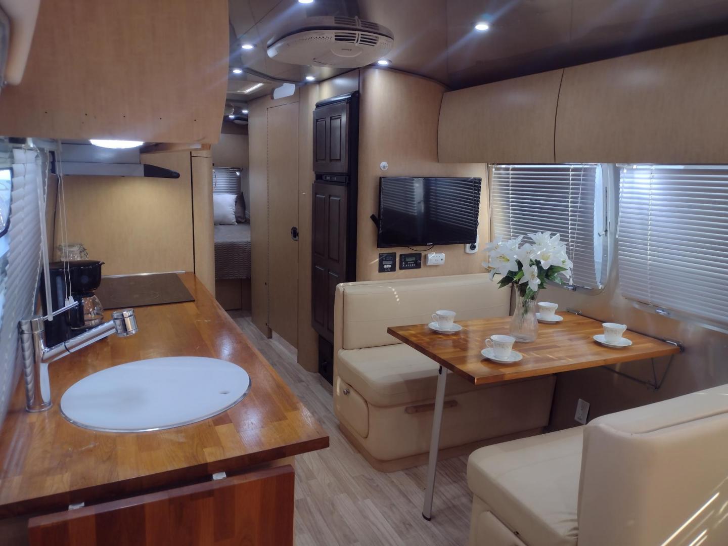 2014 Silver /TAN Airstream FLYING CLOUD 30 30 (1STJ9YP22EJ) , located at 17760 Hwy 62, Morris, OK, 74445, 35.609104, -95.877060 - HAVE YOU EVER WANTED TO BECOME PART OF THE AIRSTREAM FAMILY? WELL HERE IS YOUR CHANCE, CHECK OUT THIS 2014 AIRSTREAM FLYING CLOUD 30 31FT OVERALL WITH A 21FT MANUAL AWNING. ***REBUILT TITLE DUE TO HAIL DAMAGE*** IN THE LIVING AND KITCHEN AREA IS A LEATHER SOFA THAT FOLDS DOWN FOR ADDITIONAL SLEEPING - Photo#13