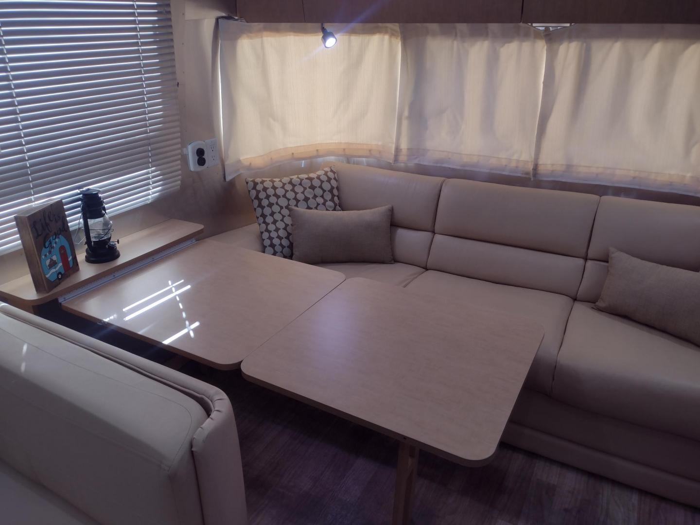 2014 Silver /TAN Airstream FLYING CLOUD 30 30 (1STJ9YP22EJ) , located at 17760 Hwy 62, Morris, OK, 74445, 35.609104, -95.877060 - HAVE YOU EVER WANTED TO BECOME PART OF THE AIRSTREAM FAMILY? WELL HERE IS YOUR CHANCE, CHECK OUT THIS 2014 AIRSTREAM FLYING CLOUD 30 31FT OVERALL WITH A 21FT MANUAL AWNING. ***REBUILT TITLE DUE TO HAIL DAMAGE*** IN THE LIVING AND KITCHEN AREA IS A LEATHER SOFA THAT FOLDS DOWN FOR ADDITIONAL SLEEPING - Photo#18