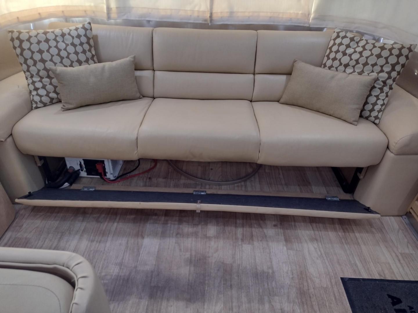 2014 Silver /TAN Airstream FLYING CLOUD 30 30 (1STJ9YP22EJ) , located at 17760 Hwy 62, Morris, OK, 74445, 35.609104, -95.877060 - HAVE YOU EVER WANTED TO BECOME PART OF THE AIRSTREAM FAMILY? WELL HERE IS YOUR CHANCE, CHECK OUT THIS 2014 AIRSTREAM FLYING CLOUD 30 31FT OVERALL WITH A 21FT MANUAL AWNING. ***REBUILT TITLE DUE TO HAIL DAMAGE*** IN THE LIVING AND KITCHEN AREA IS A LEATHER SOFA THAT FOLDS DOWN FOR ADDITIONAL SLEEPING - Photo#20