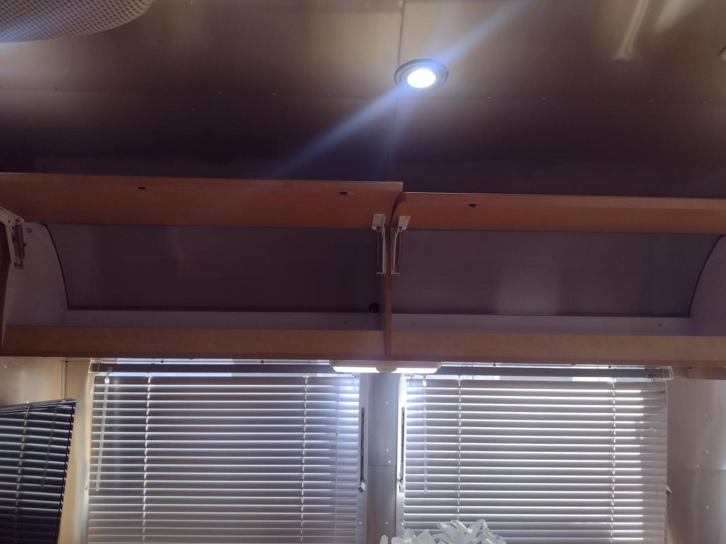 2014 Silver /TAN Airstream FLYING CLOUD 30 30 (1STJ9YP22EJ) , located at 17760 Hwy 62, Morris, OK, 74445, 35.609104, -95.877060 - HAVE YOU EVER WANTED TO BECOME PART OF THE AIRSTREAM FAMILY? WELL HERE IS YOUR CHANCE, CHECK OUT THIS 2014 AIRSTREAM FLYING CLOUD 30 31FT OVERALL WITH A 21FT MANUAL AWNING. ***REBUILT TITLE DUE TO HAIL DAMAGE*** IN THE LIVING AND KITCHEN AREA IS A LEATHER SOFA THAT FOLDS DOWN FOR ADDITIONAL SLEEPING - Photo#25