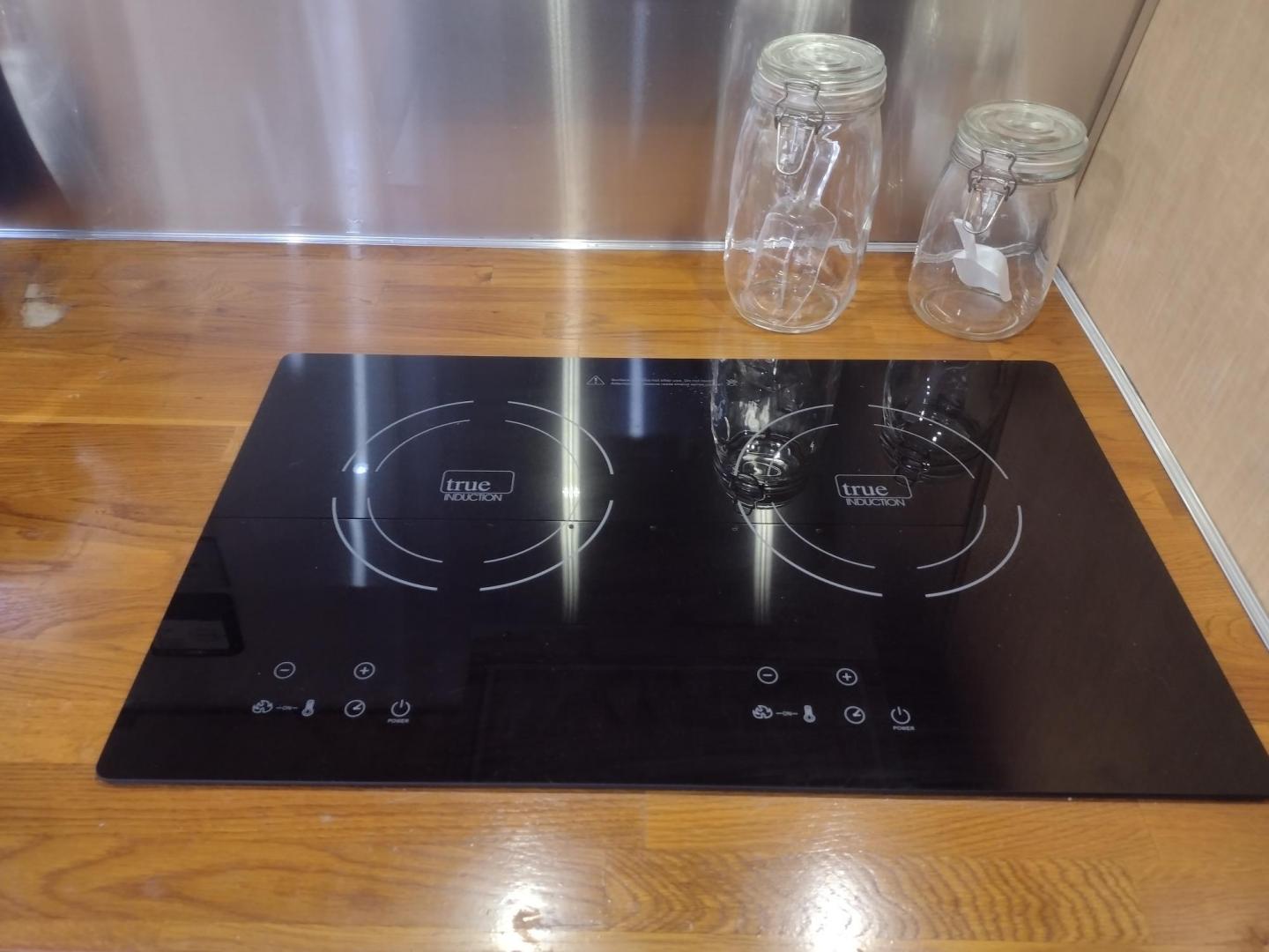 2014 Silver /TAN Airstream FLYING CLOUD 30 30 (1STJ9YP22EJ) , located at 17760 Hwy 62, Morris, OK, 74445, 35.609104, -95.877060 - HAVE YOU EVER WANTED TO BECOME PART OF THE AIRSTREAM FAMILY? WELL HERE IS YOUR CHANCE, CHECK OUT THIS 2014 AIRSTREAM FLYING CLOUD 30 31FT OVERALL WITH A 21FT MANUAL AWNING. ***REBUILT TITLE DUE TO HAIL DAMAGE*** IN THE LIVING AND KITCHEN AREA IS A LEATHER SOFA THAT FOLDS DOWN FOR ADDITIONAL SLEEPING - Photo#29