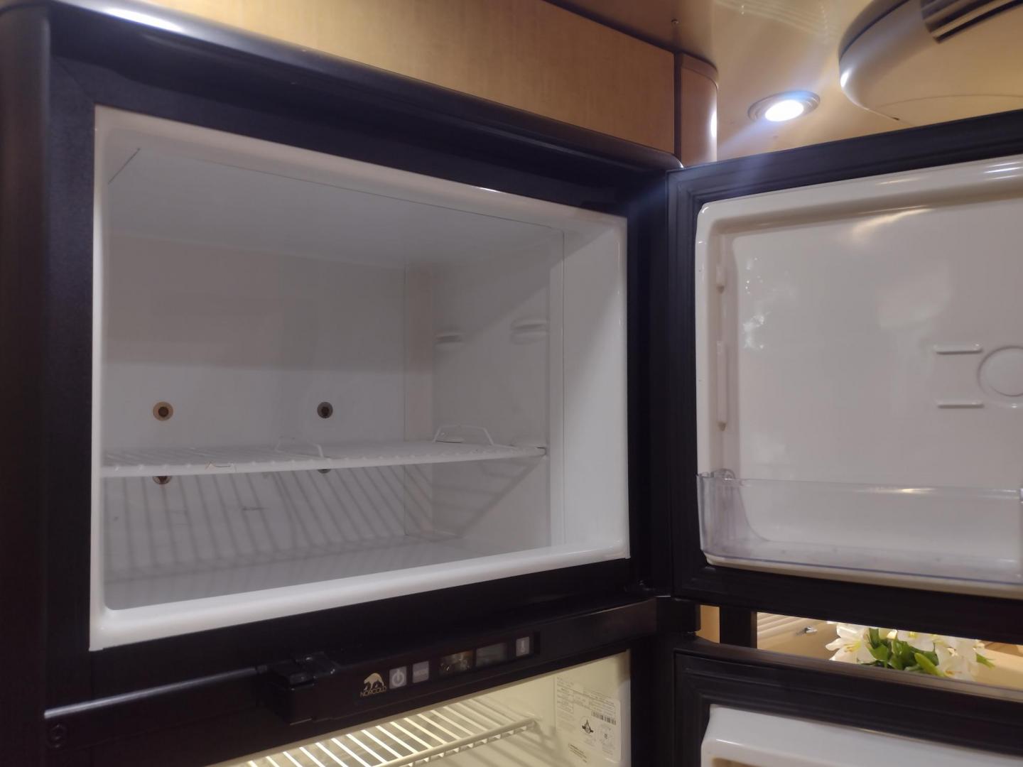 2014 Silver /TAN Airstream FLYING CLOUD 30 30 (1STJ9YP22EJ) , located at 17760 Hwy 62, Morris, OK, 74445, 35.609104, -95.877060 - HAVE YOU EVER WANTED TO BECOME PART OF THE AIRSTREAM FAMILY? WELL HERE IS YOUR CHANCE, CHECK OUT THIS 2014 AIRSTREAM FLYING CLOUD 30 31FT OVERALL WITH A 21FT MANUAL AWNING. ***REBUILT TITLE DUE TO HAIL DAMAGE*** IN THE LIVING AND KITCHEN AREA IS A LEATHER SOFA THAT FOLDS DOWN FOR ADDITIONAL SLEEPING - Photo#34