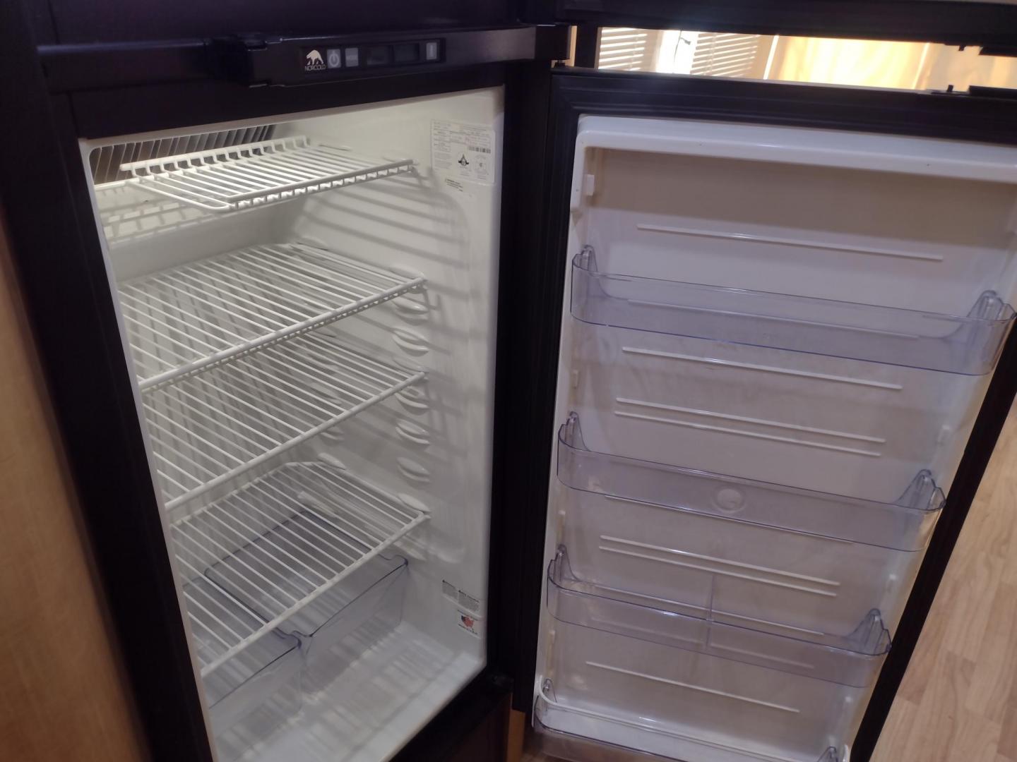 2014 Silver /TAN Airstream FLYING CLOUD 30 30 (1STJ9YP22EJ) , located at 17760 Hwy 62, Morris, OK, 74445, 35.609104, -95.877060 - HAVE YOU EVER WANTED TO BECOME PART OF THE AIRSTREAM FAMILY? WELL HERE IS YOUR CHANCE, CHECK OUT THIS 2014 AIRSTREAM FLYING CLOUD 30 31FT OVERALL WITH A 21FT MANUAL AWNING. ***REBUILT TITLE DUE TO HAIL DAMAGE*** IN THE LIVING AND KITCHEN AREA IS A LEATHER SOFA THAT FOLDS DOWN FOR ADDITIONAL SLEEPING - Photo#35