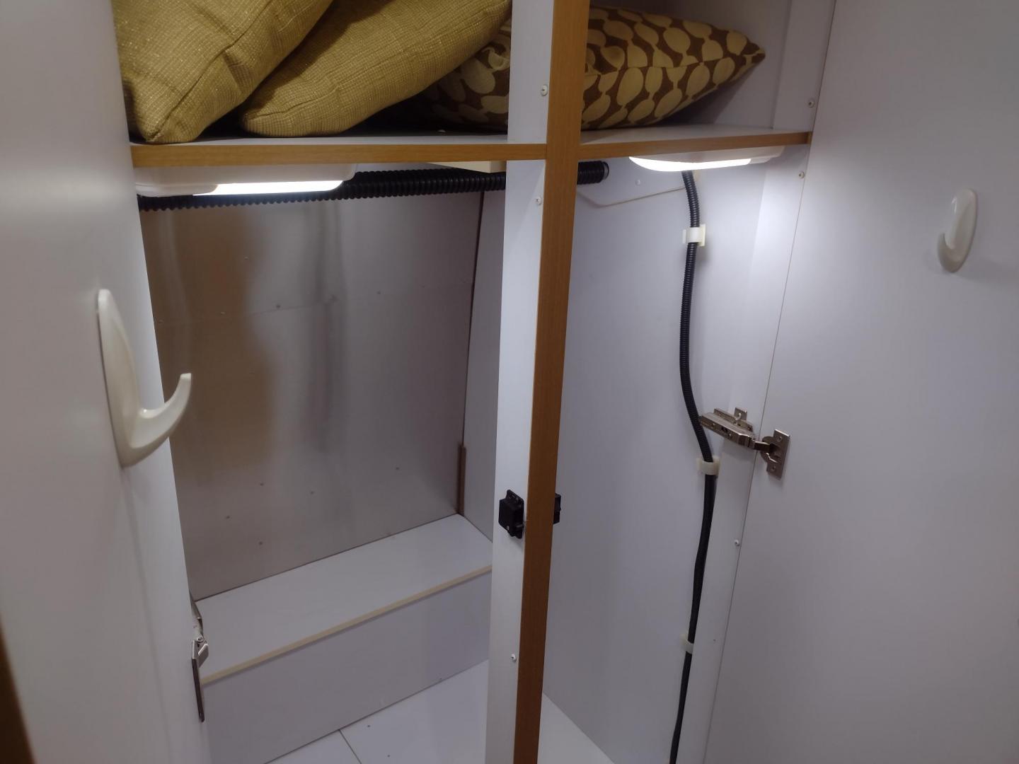 2014 Silver /TAN Airstream FLYING CLOUD 30 30 (1STJ9YP22EJ) , located at 17760 Hwy 62, Morris, OK, 74445, 35.609104, -95.877060 - HAVE YOU EVER WANTED TO BECOME PART OF THE AIRSTREAM FAMILY? WELL HERE IS YOUR CHANCE, CHECK OUT THIS 2014 AIRSTREAM FLYING CLOUD 30 31FT OVERALL WITH A 21FT MANUAL AWNING. ***REBUILT TITLE DUE TO HAIL DAMAGE*** IN THE LIVING AND KITCHEN AREA IS A LEATHER SOFA THAT FOLDS DOWN FOR ADDITIONAL SLEEPING - Photo#37