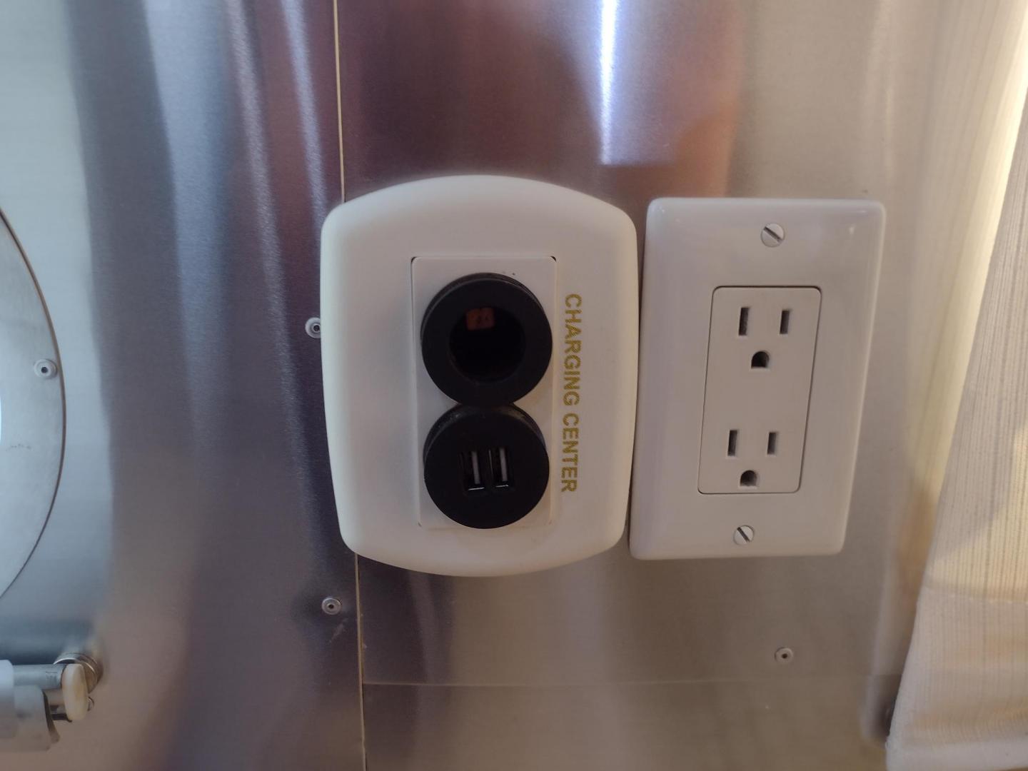 2014 Silver /TAN Airstream FLYING CLOUD 30 30 (1STJ9YP22EJ) , located at 17760 Hwy 62, Morris, OK, 74445, 35.609104, -95.877060 - HAVE YOU EVER WANTED TO BECOME PART OF THE AIRSTREAM FAMILY? WELL HERE IS YOUR CHANCE, CHECK OUT THIS 2014 AIRSTREAM FLYING CLOUD 30 31FT OVERALL WITH A 21FT MANUAL AWNING. ***REBUILT TITLE DUE TO HAIL DAMAGE*** IN THE LIVING AND KITCHEN AREA IS A LEATHER SOFA THAT FOLDS DOWN FOR ADDITIONAL SLEEPING - Photo#55