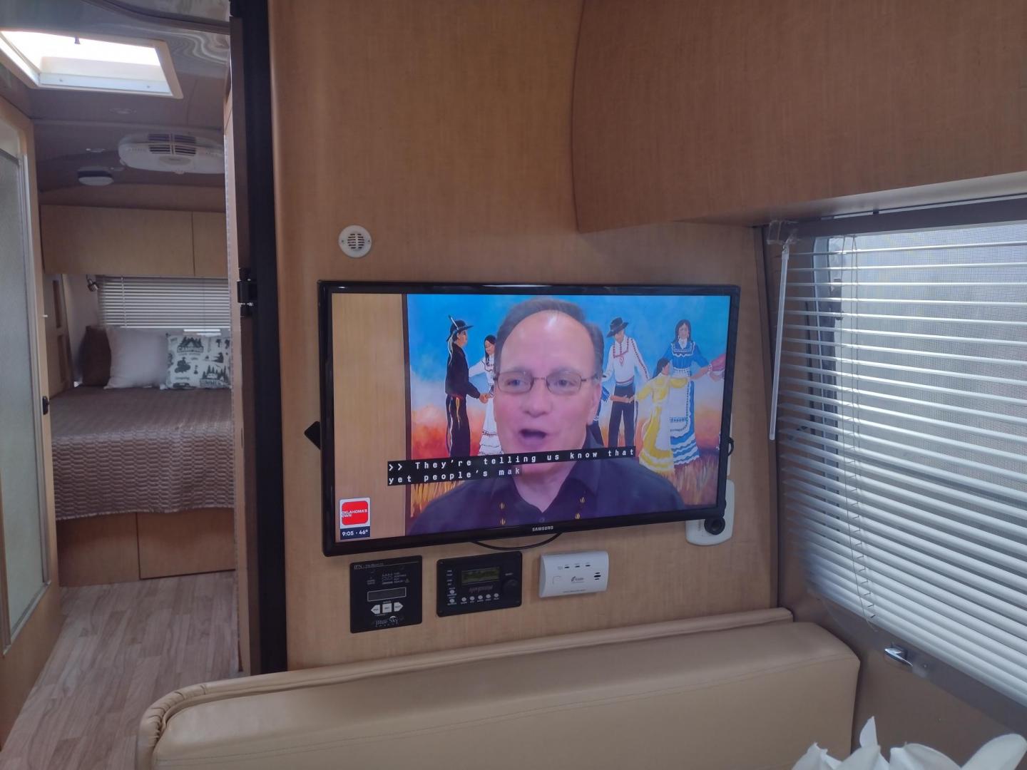 2014 Silver /TAN Airstream FLYING CLOUD 30 30 (1STJ9YP22EJ) , located at 17760 Hwy 62, Morris, OK, 74445, 35.609104, -95.877060 - HAVE YOU EVER WANTED TO BECOME PART OF THE AIRSTREAM FAMILY? WELL HERE IS YOUR CHANCE, CHECK OUT THIS 2014 AIRSTREAM FLYING CLOUD 30 31FT OVERALL WITH A 21FT MANUAL AWNING. ***REBUILT TITLE DUE TO HAIL DAMAGE*** IN THE LIVING AND KITCHEN AREA IS A LEATHER SOFA THAT FOLDS DOWN FOR ADDITIONAL SLEEPING - Photo#24