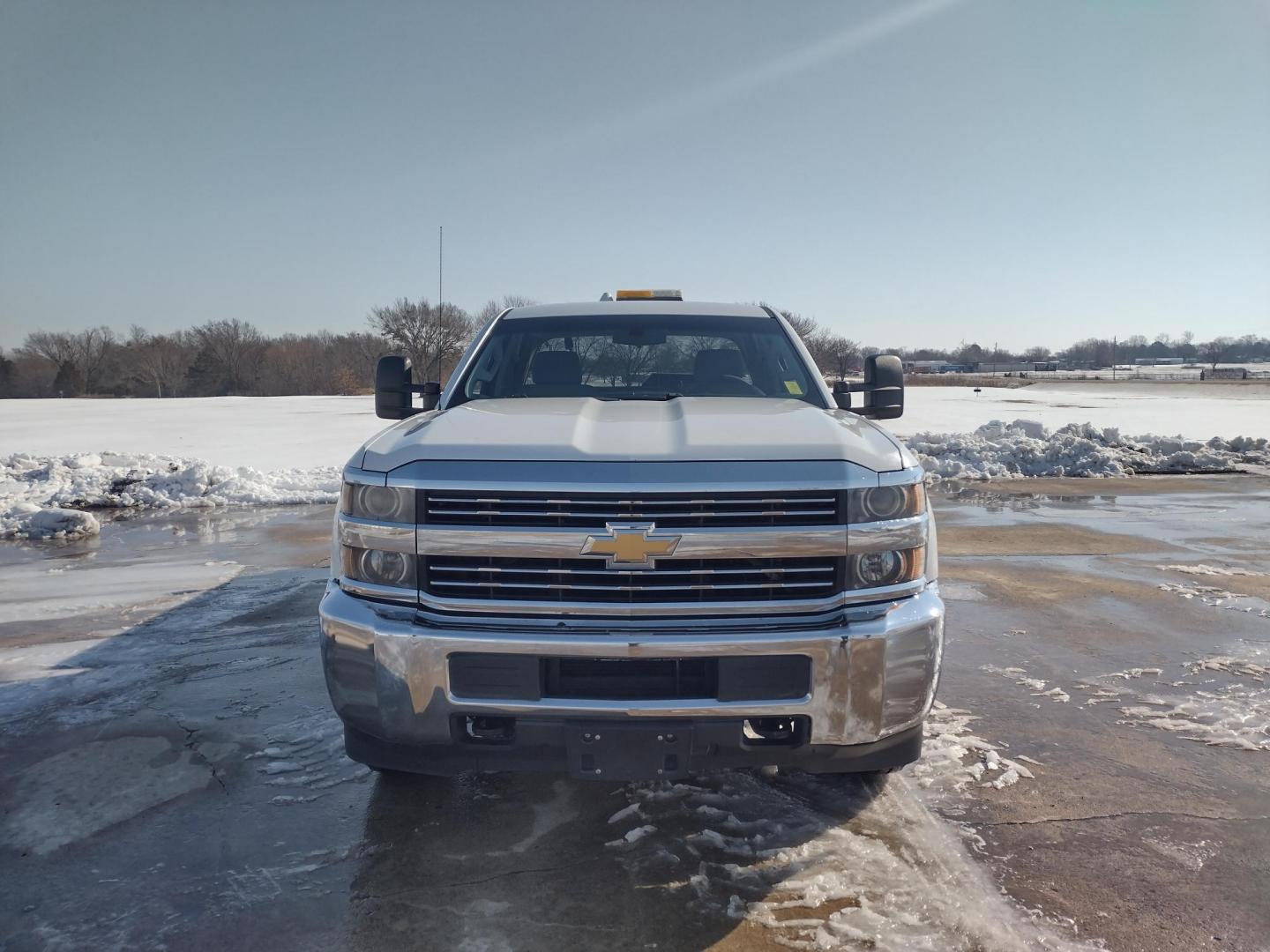 2015 White /Gray Chevrolet Silverado 2500HD (1GC2KUEG7FZ) with an 6.0L V8 OHV 16V FFV engine, 6-Speed Automatic transmission, located at 17760 Hwy 62, Morris, OK, 74445, (918) 733-4887, 35.609104, -95.877060 - 2015 CHEVY SILVERADO 2500 HD 4WD BI-FUEL SYSTEM THAT RUNS ON CNG OR GASOLINE WITH 6.0L V8 ENIGINE. ***CLEAN TITLE*** IT FEATURES POWER LOCKS, POWER WINDOWS, MANUAL SEATS, CLOTH INTERIOR, CRUSIE CONTROL, TRACTION CONTROL, TRAILER BRAKES, BACKUP CAMERA, AM/FM RADIO, NO BACK SEAT HAS OPEN TOOL BOX, - Photo#1