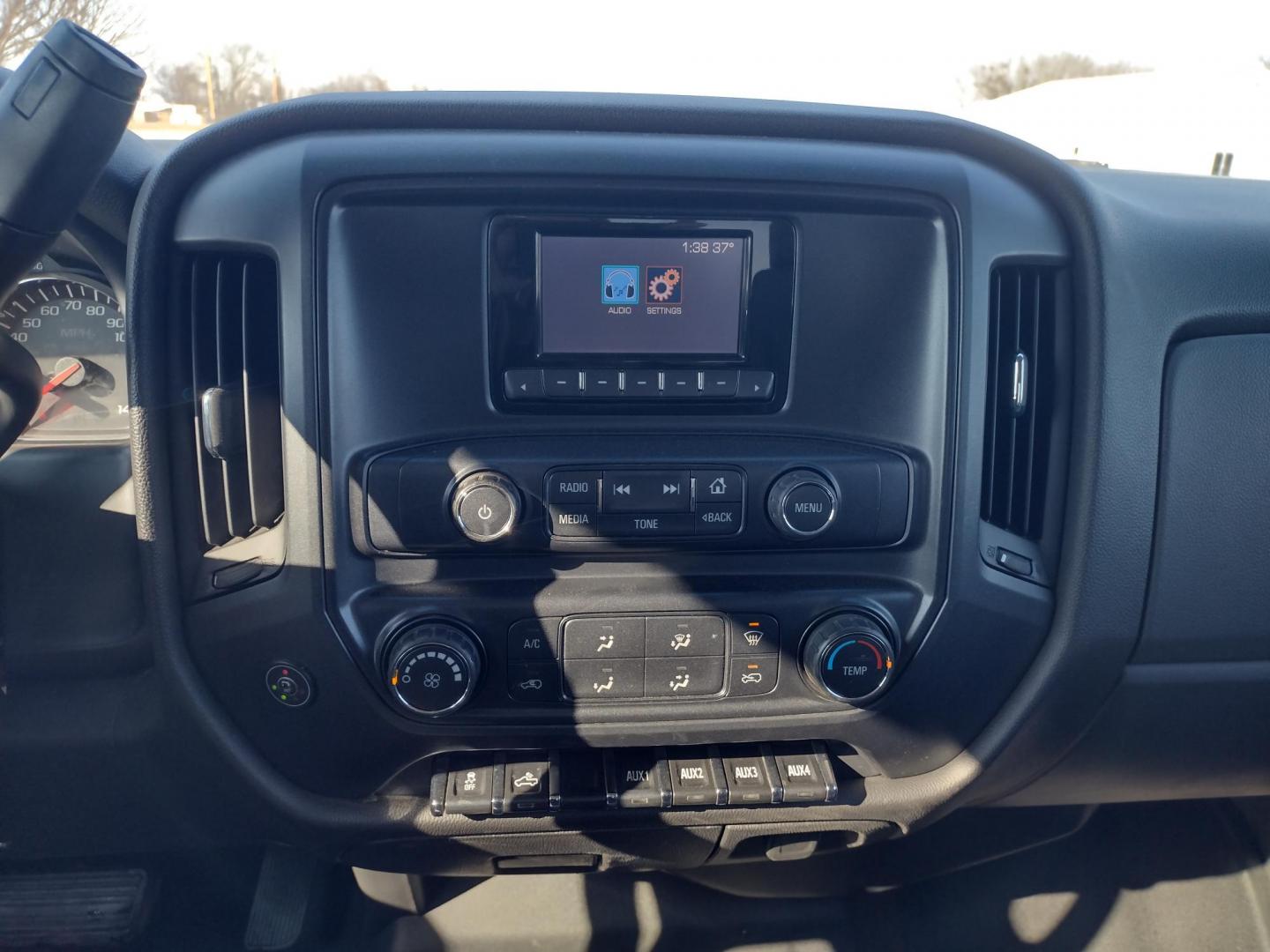 2015 White /Gray Chevrolet Silverado 2500HD (1GC2KUEG7FZ) with an 6.0L V8 OHV 16V FFV engine, 6-Speed Automatic transmission, located at 17760 Hwy 62, Morris, OK, 74445, (918) 733-4887, 35.609104, -95.877060 - 2015 CHEVY SILVERADO 2500 HD 4WD BI-FUEL SYSTEM THAT RUNS ON CNG OR GASOLINE WITH 6.0L V8 ENIGINE. ***CLEAN TITLE*** IT FEATURES POWER LOCKS, POWER WINDOWS, MANUAL SEATS, CLOTH INTERIOR, CRUSIE CONTROL, TRACTION CONTROL, TRAILER BRAKES, BACKUP CAMERA, AM/FM RADIO, NO BACK SEAT HAS OPEN TOOL BOX, - Photo#14