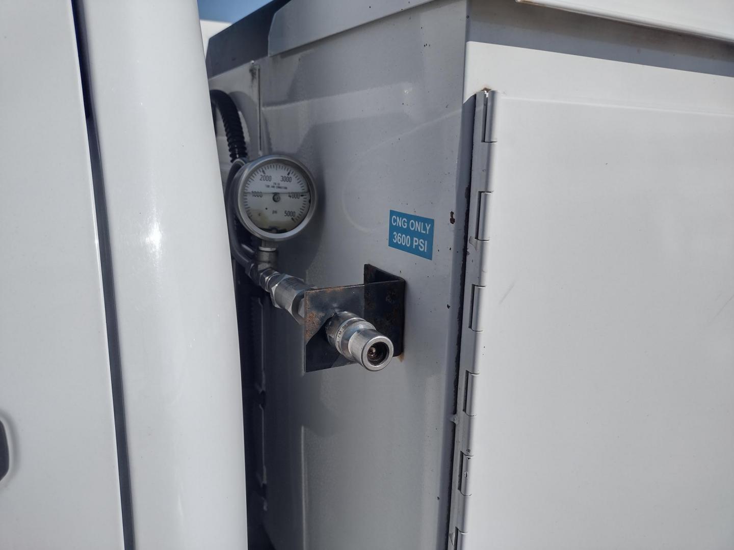 2015 White /Gray Chevrolet Silverado 2500HD (1GC2KUEG7FZ) with an 6.0L V8 OHV 16V FFV engine, 6-Speed Automatic transmission, located at 17760 Hwy 62, Morris, OK, 74445, (918) 733-4887, 35.609104, -95.877060 - 2015 CHEVY SILVERADO 2500 HD 4WD BI-FUEL SYSTEM THAT RUNS ON CNG OR GASOLINE WITH 6.0L V8 ENIGINE. ***CLEAN TITLE*** IT FEATURES POWER LOCKS, POWER WINDOWS, MANUAL SEATS, CLOTH INTERIOR, CRUSIE CONTROL, TRACTION CONTROL, TRAILER BRAKES, BACKUP CAMERA, AM/FM RADIO, NO BACK SEAT HAS OPEN TOOL BOX, - Photo#20