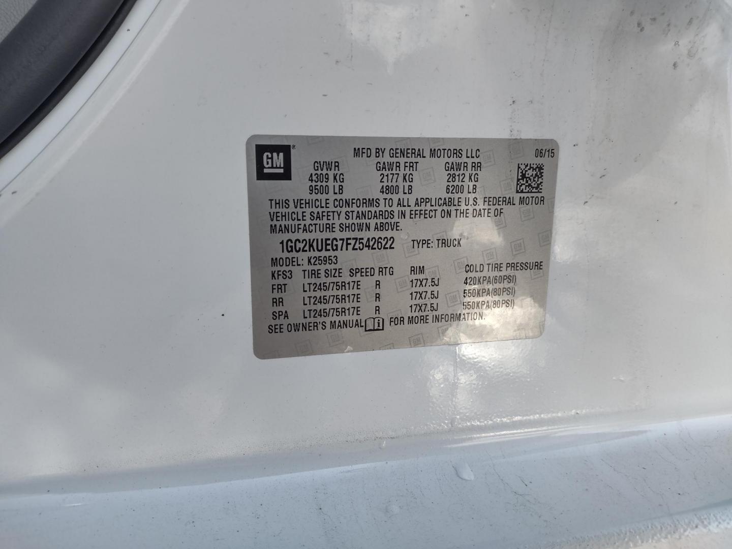 2015 White /Gray Chevrolet Silverado 2500HD (1GC2KUEG7FZ) with an 6.0L V8 OHV 16V FFV engine, 6-Speed Automatic transmission, located at 17760 Hwy 62, Morris, OK, 74445, (918) 733-4887, 35.609104, -95.877060 - 2015 CHEVY SILVERADO 2500 HD 4WD BI-FUEL SYSTEM THAT RUNS ON CNG OR GASOLINE WITH 6.0L V8 ENIGINE. ***CLEAN TITLE*** IT FEATURES POWER LOCKS, POWER WINDOWS, MANUAL SEATS, CLOTH INTERIOR, CRUSIE CONTROL, TRACTION CONTROL, TRAILER BRAKES, BACKUP CAMERA, AM/FM RADIO, NO BACK SEAT HAS OPEN TOOL BOX, - Photo#32