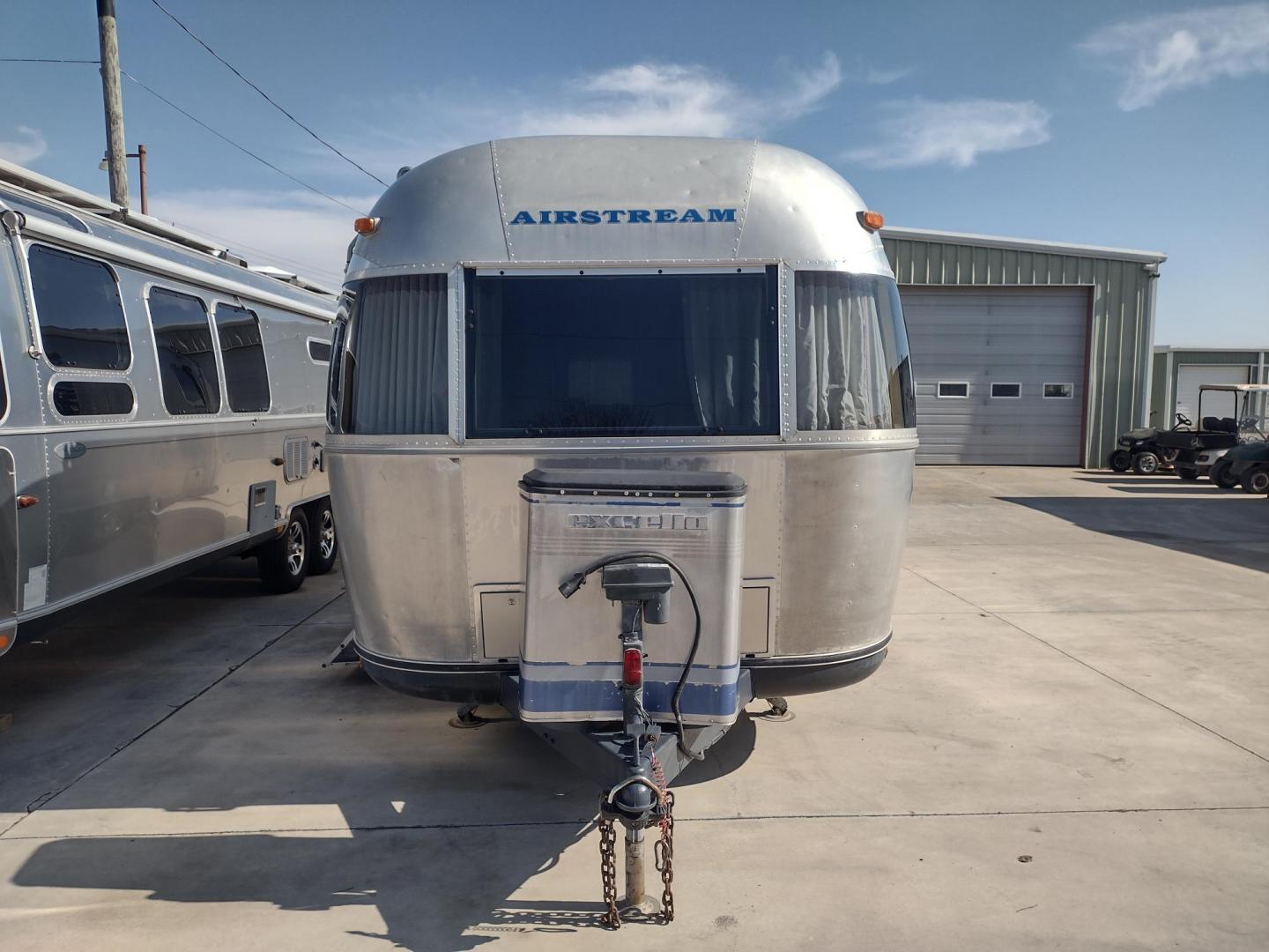 1995 Silver Airstream CLASSIC EXCELLA 25A EXCELLA 25A (1STGEAJ27SJ) , located at 17760 Hwy 62, Morris, OK, 74445, 35.609104, -95.877060 - HAVE YOU EVER WANTED TO BECOME PART OF THE AIRSTREAM FAMILY? WELL HERE IS YOUR CHANCE, CHECK OUT THIS 1995 AIRSTREAM CLASSIC EXCELLA 25A 25.5FT OVERALL WITH 16FT MANUAL AWNING. IN THE LIVING AND KITCHEN AREA IS A SOFA THAT FOLDS DOWN FOR ADDITIONAL SLEEPING, STORAGE UNDER THE SOFA, OVERHEAD CABINETS - Photo#1