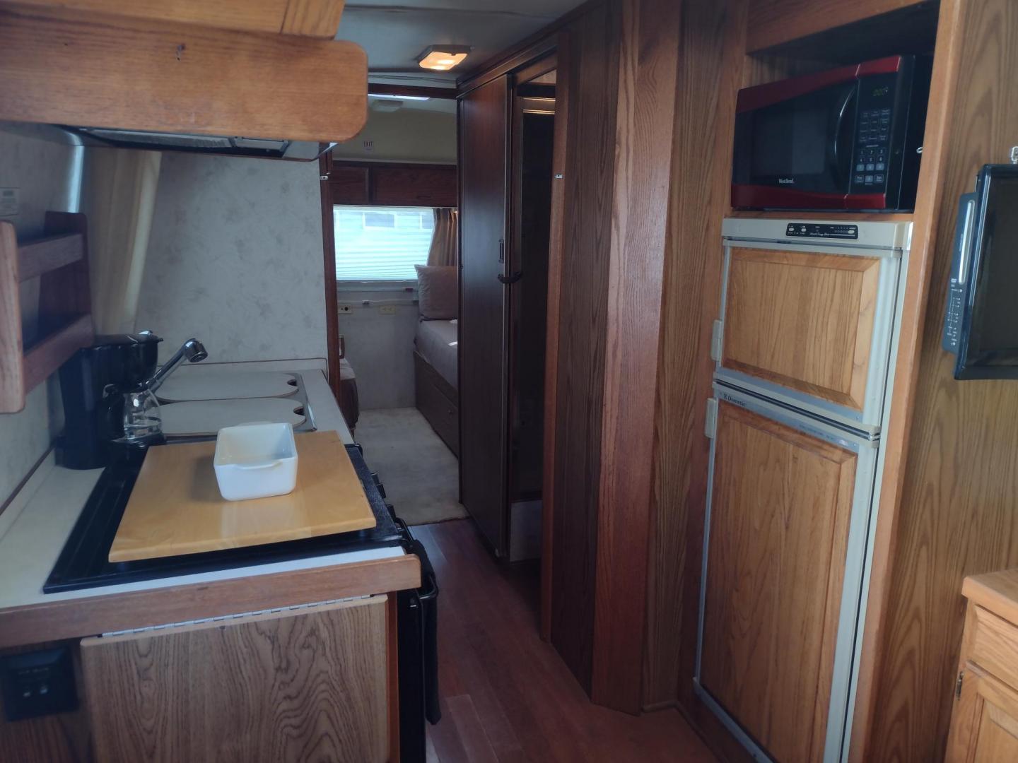 1995 Silver Airstream CLASSIC EXCELLA 25A EXCELLA 25A (1STGEAJ27SJ) , located at 17760 Hwy 62, Morris, OK, 74445, 35.609104, -95.877060 - HAVE YOU EVER WANTED TO BECOME PART OF THE AIRSTREAM FAMILY? WELL HERE IS YOUR CHANCE, CHECK OUT THIS 1995 AIRSTREAM CLASSIC EXCELLA 25A 25.5FT OVERALL WITH 16FT MANUAL AWNING. IN THE LIVING AND KITCHEN AREA IS A SOFA THAT FOLDS DOWN FOR ADDITIONAL SLEEPING, STORAGE UNDER THE SOFA, OVERHEAD CABINETS - Photo#13