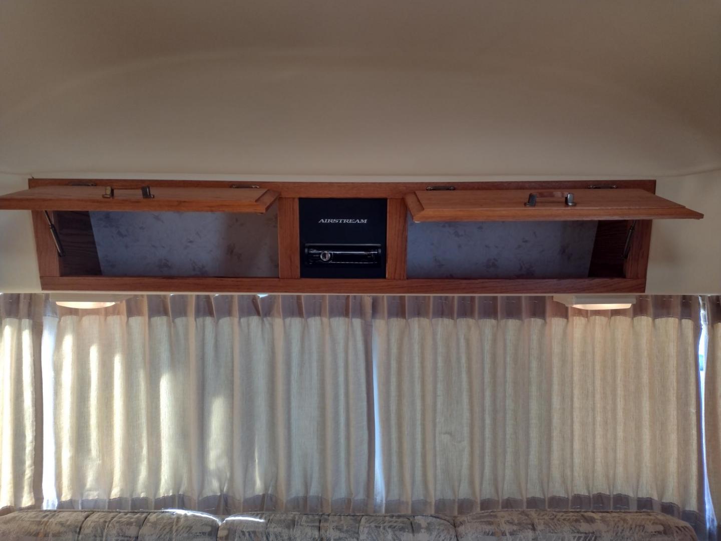 1995 Silver Airstream CLASSIC EXCELLA 25A EXCELLA 25A (1STGEAJ27SJ) , located at 17760 Hwy 62, Morris, OK, 74445, 35.609104, -95.877060 - HAVE YOU EVER WANTED TO BECOME PART OF THE AIRSTREAM FAMILY? WELL HERE IS YOUR CHANCE, CHECK OUT THIS 1995 AIRSTREAM CLASSIC EXCELLA 25A 25.5FT OVERALL WITH 16FT MANUAL AWNING. IN THE LIVING AND KITCHEN AREA IS A SOFA THAT FOLDS DOWN FOR ADDITIONAL SLEEPING, STORAGE UNDER THE SOFA, OVERHEAD CABINETS - Photo#15