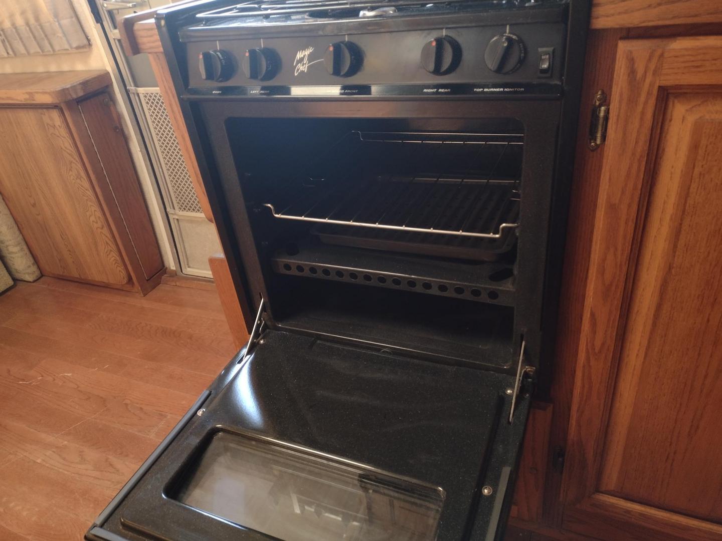 1995 Silver Airstream CLASSIC EXCELLA 25A EXCELLA 25A (1STGEAJ27SJ) , located at 17760 Hwy 62, Morris, OK, 74445, 35.609104, -95.877060 - HAVE YOU EVER WANTED TO BECOME PART OF THE AIRSTREAM FAMILY? WELL HERE IS YOUR CHANCE, CHECK OUT THIS 1995 AIRSTREAM CLASSIC EXCELLA 25A 25.5FT OVERALL WITH 16FT MANUAL AWNING. IN THE LIVING AND KITCHEN AREA IS A SOFA THAT FOLDS DOWN FOR ADDITIONAL SLEEPING, STORAGE UNDER THE SOFA, OVERHEAD CABINETS - Photo#22