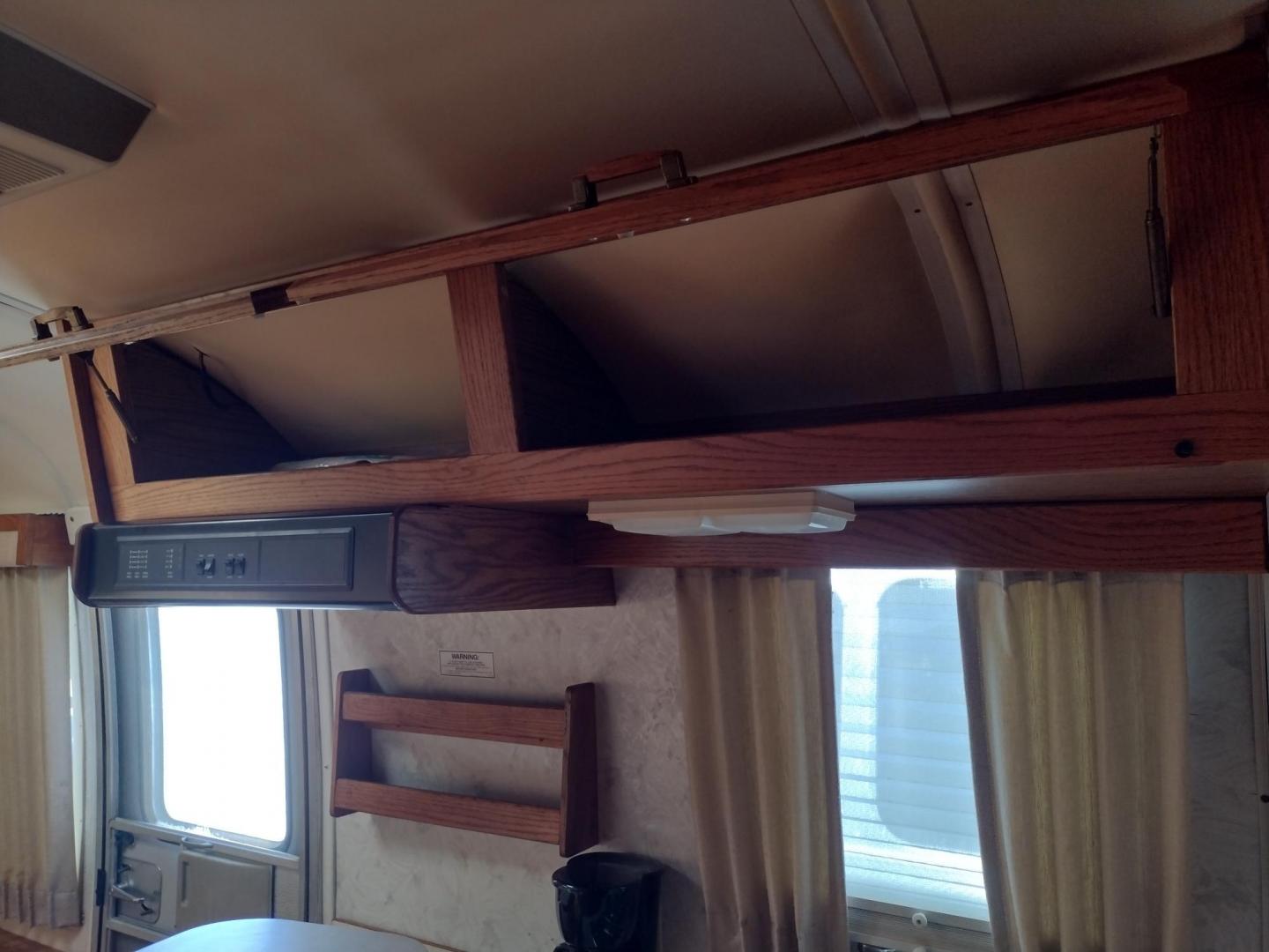 1995 Silver Airstream CLASSIC EXCELLA 25A EXCELLA 25A (1STGEAJ27SJ) , located at 17760 Hwy 62, Morris, OK, 74445, 35.609104, -95.877060 - HAVE YOU EVER WANTED TO BECOME PART OF THE AIRSTREAM FAMILY? WELL HERE IS YOUR CHANCE, CHECK OUT THIS 1995 AIRSTREAM CLASSIC EXCELLA 25A 25.5FT OVERALL WITH 16FT MANUAL AWNING. IN THE LIVING AND KITCHEN AREA IS A SOFA THAT FOLDS DOWN FOR ADDITIONAL SLEEPING, STORAGE UNDER THE SOFA, OVERHEAD CABINETS - Photo#24