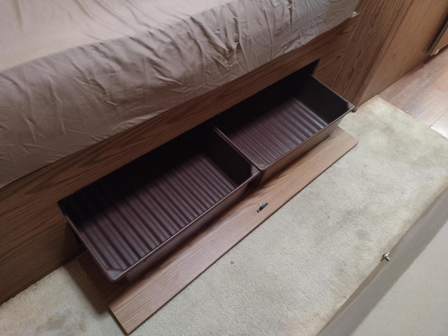 1995 Silver Airstream CLASSIC EXCELLA 25A EXCELLA 25A (1STGEAJ27SJ) , located at 17760 Hwy 62, Morris, OK, 74445, 35.609104, -95.877060 - HAVE YOU EVER WANTED TO BECOME PART OF THE AIRSTREAM FAMILY? WELL HERE IS YOUR CHANCE, CHECK OUT THIS 1995 AIRSTREAM CLASSIC EXCELLA 25A 25.5FT OVERALL WITH 16FT MANUAL AWNING. IN THE LIVING AND KITCHEN AREA IS A SOFA THAT FOLDS DOWN FOR ADDITIONAL SLEEPING, STORAGE UNDER THE SOFA, OVERHEAD CABINETS - Photo#38