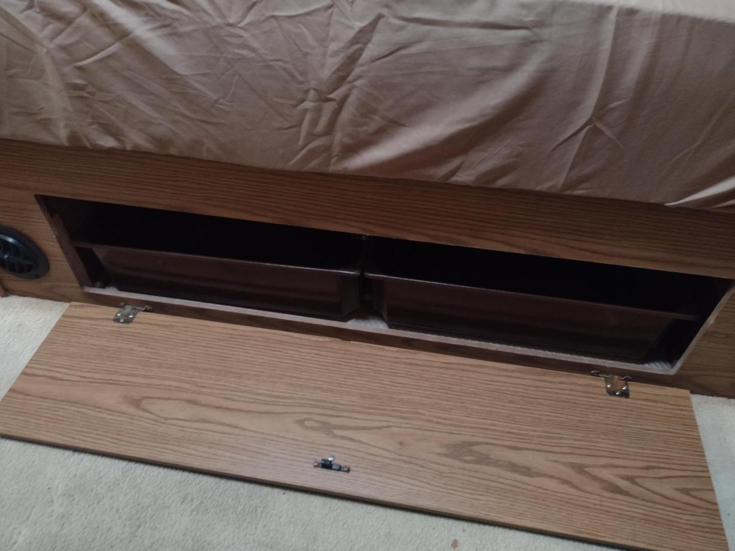 1995 Silver Airstream CLASSIC EXCELLA 25A EXCELLA 25A (1STGEAJ27SJ) , located at 17760 Hwy 62, Morris, OK, 74445, 35.609104, -95.877060 - HAVE YOU EVER WANTED TO BECOME PART OF THE AIRSTREAM FAMILY? WELL HERE IS YOUR CHANCE, CHECK OUT THIS 1995 AIRSTREAM CLASSIC EXCELLA 25A 25.5FT OVERALL WITH 16FT MANUAL AWNING. IN THE LIVING AND KITCHEN AREA IS A SOFA THAT FOLDS DOWN FOR ADDITIONAL SLEEPING, STORAGE UNDER THE SOFA, OVERHEAD CABINETS - Photo#39