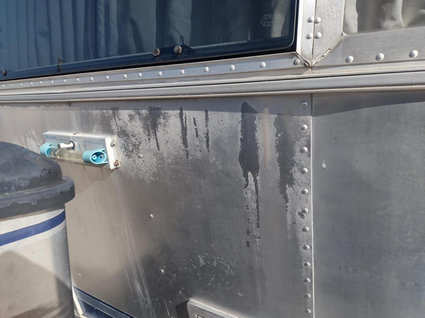 1995 Silver Airstream CLASSIC EXCELLA 25A EXCELLA 25A (1STGEAJ27SJ) , located at 17760 Hwy 62, Morris, OK, 74445, 35.609104, -95.877060 - HAVE YOU EVER WANTED TO BECOME PART OF THE AIRSTREAM FAMILY? WELL HERE IS YOUR CHANCE, CHECK OUT THIS 1995 AIRSTREAM CLASSIC EXCELLA 25A 25.5FT OVERALL WITH 16FT MANUAL AWNING. IN THE LIVING AND KITCHEN AREA IS A SOFA THAT FOLDS DOWN FOR ADDITIONAL SLEEPING, STORAGE UNDER THE SOFA, OVERHEAD CABINETS - Photo#52