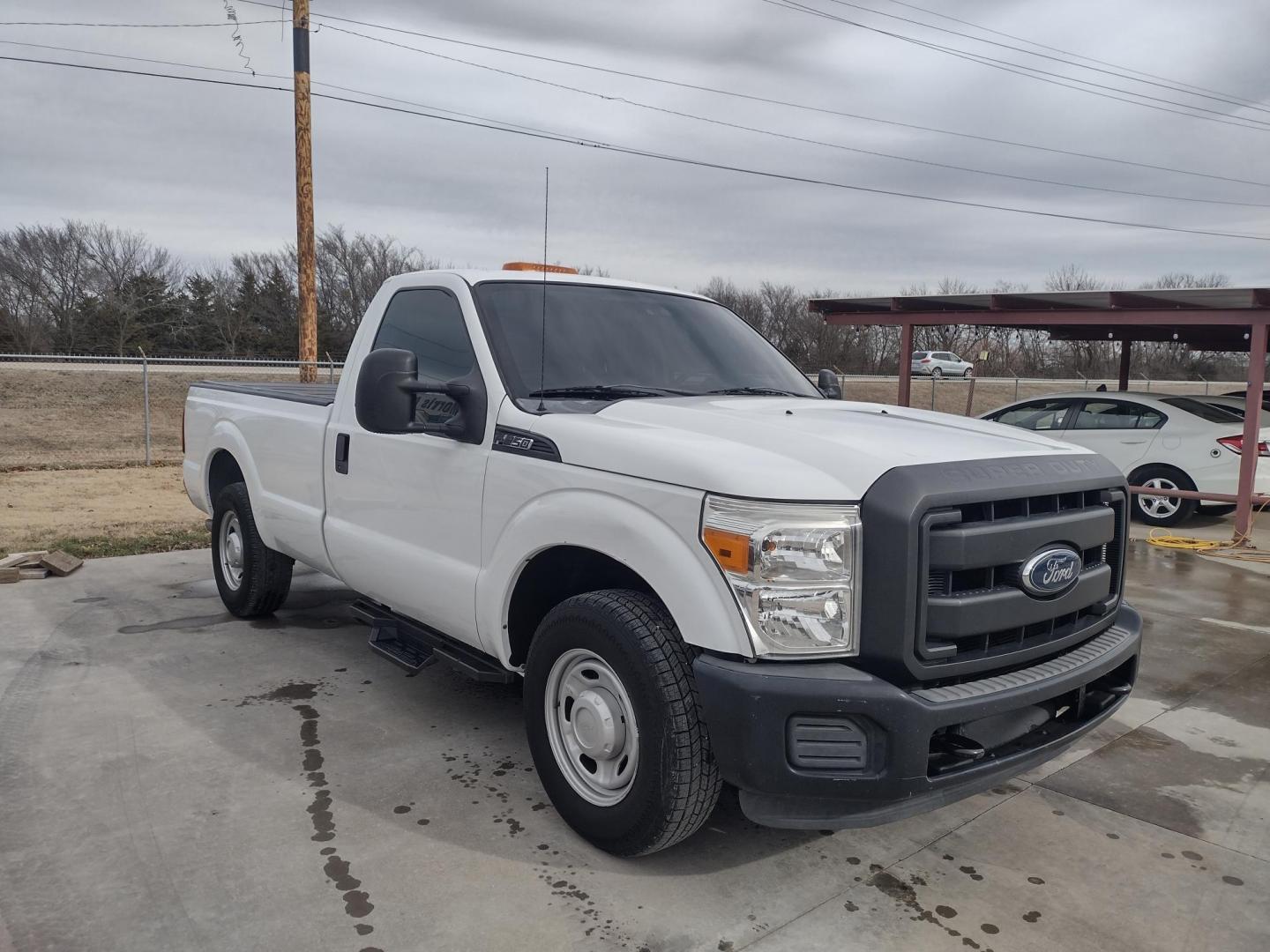 2013 White /Gray Ford F-250 SD 2WD (1FTBF2A60DE) with an 6.2L V8 OHV 16V engine, 6-Speed Automatic transmission, located at 17760 Hwy 62, Morris, OK, 74445, (918) 733-4887, 35.609104, -95.877060 - 2013 F250 2WD SUPER DUTY HAS THE 6.2L V8 ENGINE. THIS IS A DEDICATED CNG ONLY RUNS ON COMPRESSED NATURAL GAS. ***CLEAN TITLE*** THIS FEATURES LEATHER SEATS, MANUAL SEATS, MANUAL WINDOWS, MANUAL LOCKS, MANUAL MIRRORS, BACKUP CAMERA, AM FM RADIO, METAL CONSOLE, CRUISE CONTROL, TRACTION CONTROL, TRAILE - Photo#2
