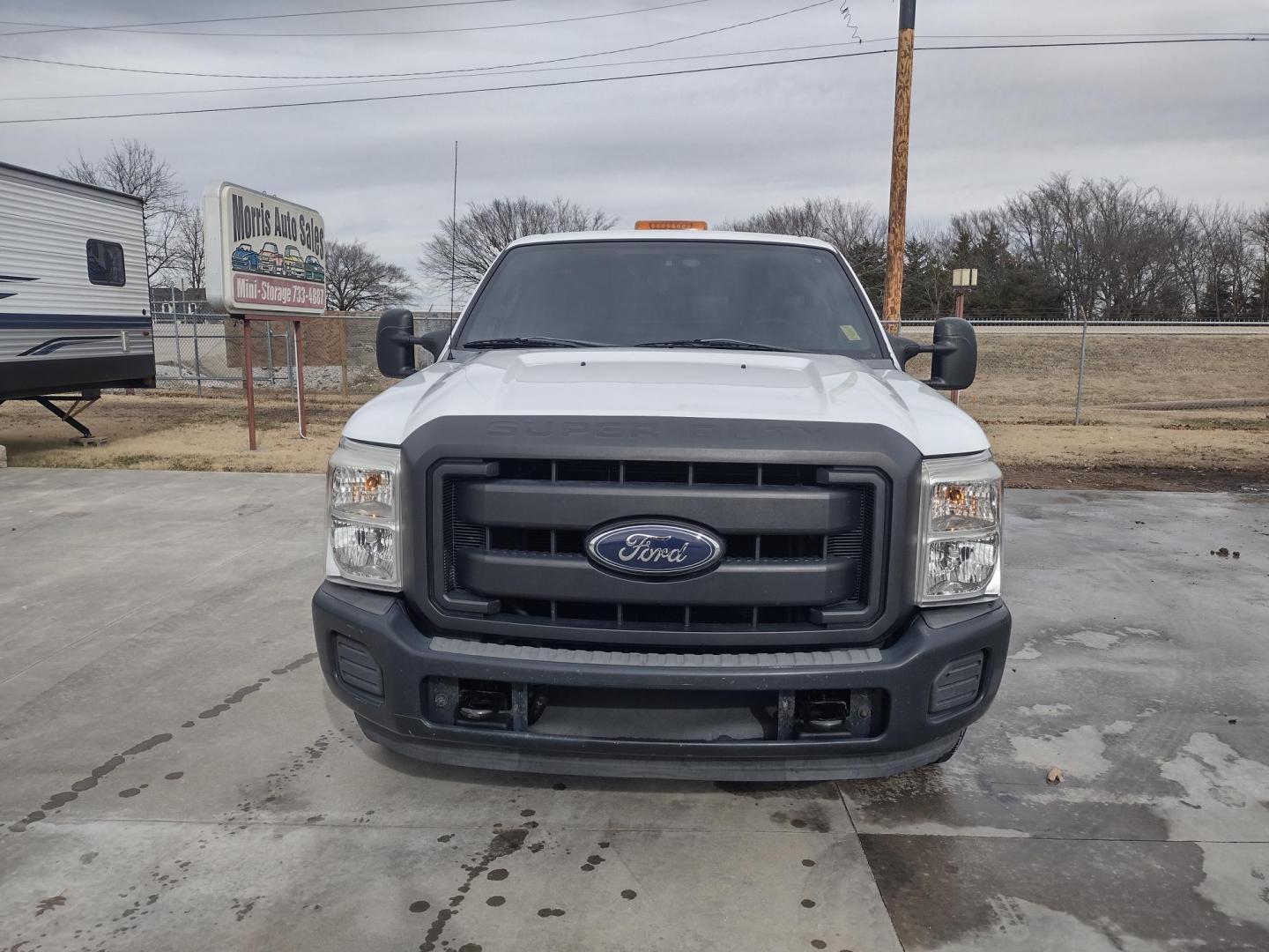 2013 White /Gray Ford F-250 SD 2WD (1FTBF2A60DE) with an 6.2L V8 OHV 16V engine, 6-Speed Automatic transmission, located at 17760 Hwy 62, Morris, OK, 74445, (918) 733-4887, 35.609104, -95.877060 - 2013 F250 2WD SUPER DUTY HAS THE 6.2L V8 ENGINE. THIS IS A DEDICATED CNG ONLY RUNS ON COMPRESSED NATURAL GAS. ***CLEAN TITLE*** THIS FEATURES LEATHER SEATS, MANUAL SEATS, MANUAL WINDOWS, MANUAL LOCKS, MANUAL MIRRORS, BACKUP CAMERA, AM FM RADIO, METAL CONSOLE, CRUISE CONTROL, TRACTION CONTROL, TRAILE - Photo#1