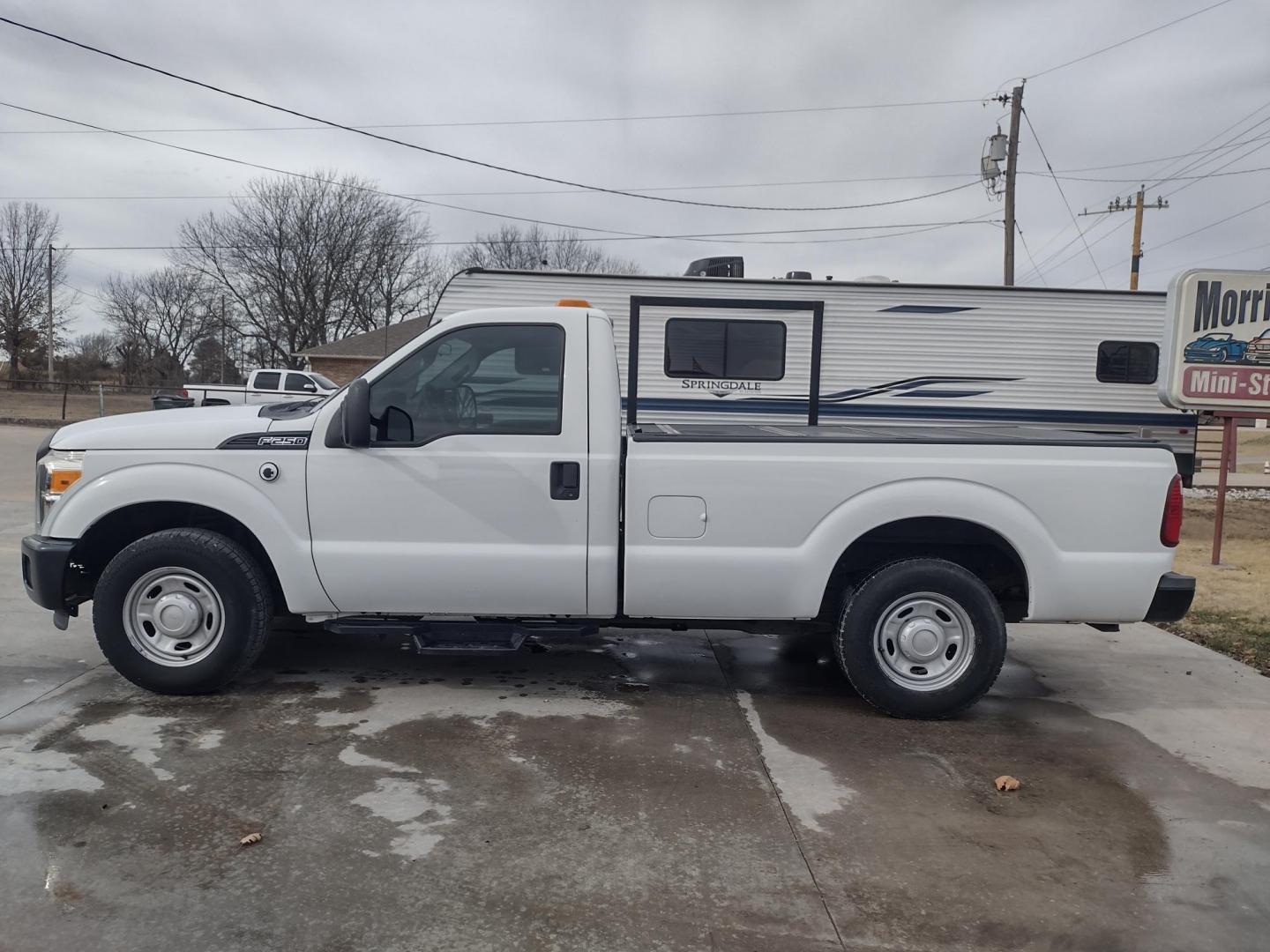 2013 White /Gray Ford F-250 SD 2WD (1FTBF2A60DE) with an 6.2L V8 OHV 16V engine, 6-Speed Automatic transmission, located at 17760 Hwy 62, Morris, OK, 74445, (918) 733-4887, 35.609104, -95.877060 - 2013 F250 2WD SUPER DUTY HAS THE 6.2L V8 ENGINE. THIS IS A DEDICATED CNG ONLY RUNS ON COMPRESSED NATURAL GAS. ***CLEAN TITLE*** THIS FEATURES LEATHER SEATS, MANUAL SEATS, MANUAL WINDOWS, MANUAL LOCKS, MANUAL MIRRORS, BACKUP CAMERA, AM FM RADIO, METAL CONSOLE, CRUISE CONTROL, TRACTION CONTROL, TRAILE - Photo#7
