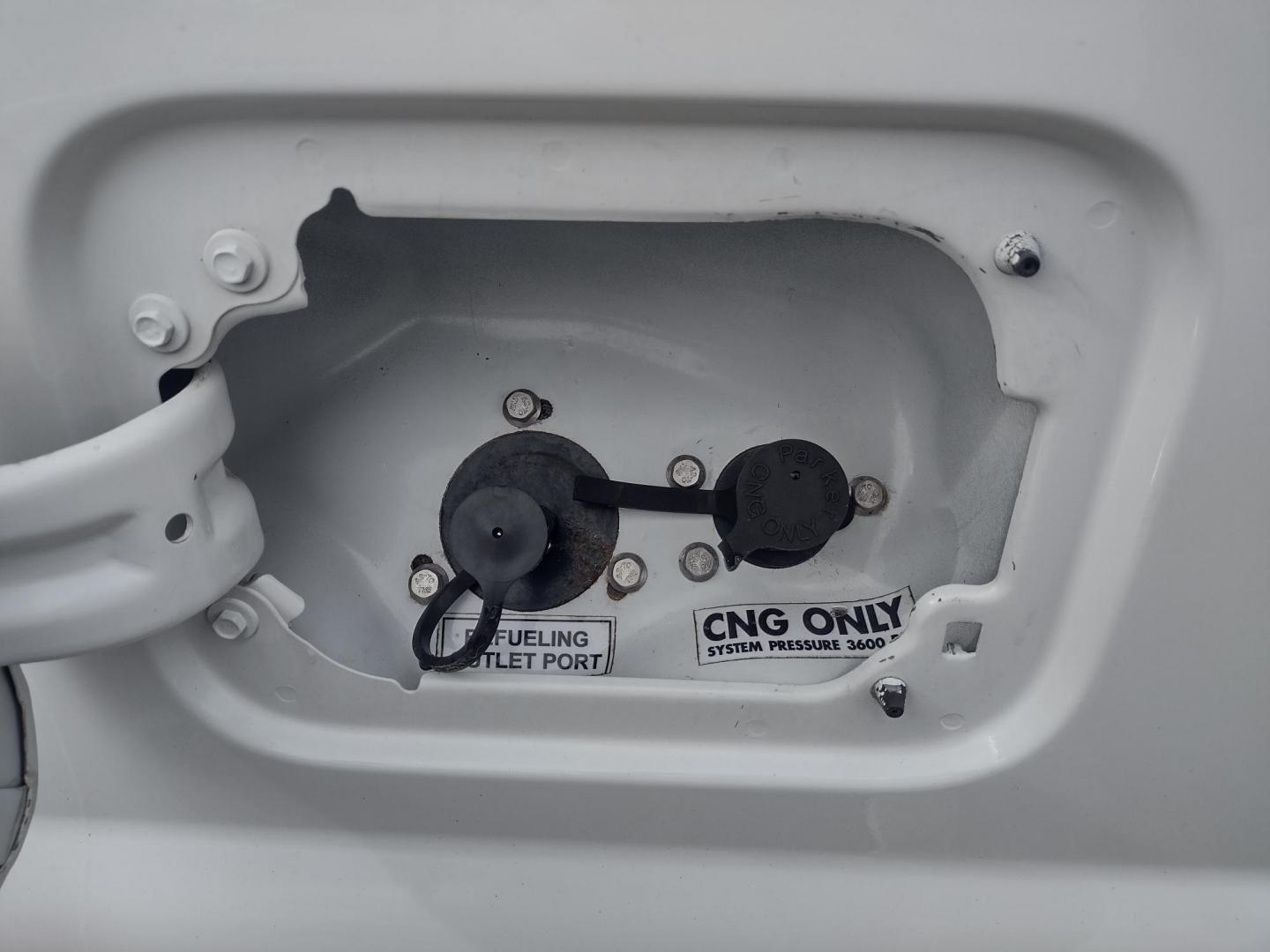 2013 White /Gray Ford F-250 SD 2WD (1FTBF2A60DE) with an 6.2L V8 OHV 16V engine, 6-Speed Automatic transmission, located at 17760 Hwy 62, Morris, OK, 74445, (918) 733-4887, 35.609104, -95.877060 - 2013 F250 2WD SUPER DUTY HAS THE 6.2L V8 ENGINE. THIS IS A DEDICATED CNG ONLY RUNS ON COMPRESSED NATURAL GAS. ***CLEAN TITLE*** THIS FEATURES LEATHER SEATS, MANUAL SEATS, MANUAL WINDOWS, MANUAL LOCKS, MANUAL MIRRORS, BACKUP CAMERA, AM FM RADIO, METAL CONSOLE, CRUISE CONTROL, TRACTION CONTROL, TRAILE - Photo#10