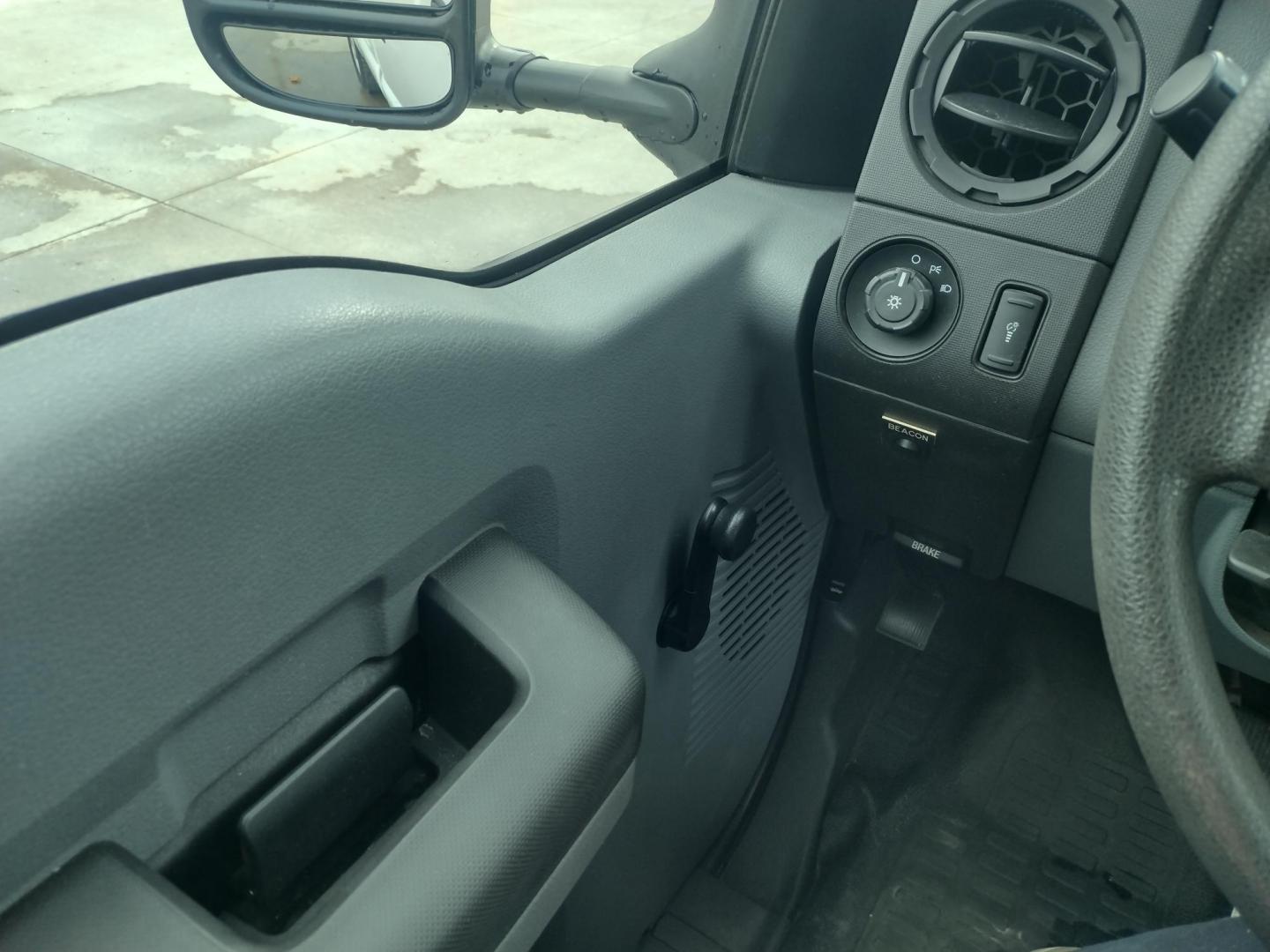 2013 White /Gray Ford F-250 SD 2WD (1FTBF2A60DE) with an 6.2L V8 OHV 16V engine, 6-Speed Automatic transmission, located at 17760 Hwy 62, Morris, OK, 74445, (918) 733-4887, 35.609104, -95.877060 - 2013 F250 2WD SUPER DUTY HAS THE 6.2L V8 ENGINE. THIS IS A DEDICATED CNG ONLY RUNS ON COMPRESSED NATURAL GAS. ***CLEAN TITLE*** THIS FEATURES LEATHER SEATS, MANUAL SEATS, MANUAL WINDOWS, MANUAL LOCKS, MANUAL MIRRORS, BACKUP CAMERA, AM FM RADIO, METAL CONSOLE, CRUISE CONTROL, TRACTION CONTROL, TRAILE - Photo#16