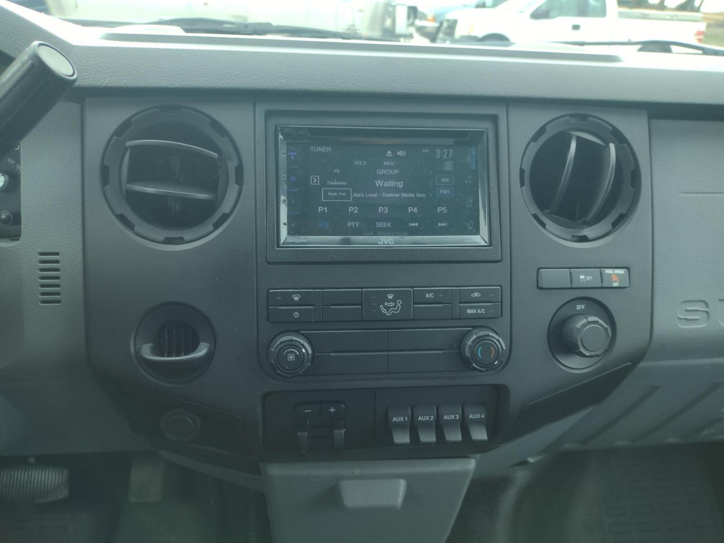 2013 White /Gray Ford F-250 SD 2WD (1FTBF2A60DE) with an 6.2L V8 OHV 16V engine, 6-Speed Automatic transmission, located at 17760 Hwy 62, Morris, OK, 74445, (918) 733-4887, 35.609104, -95.877060 - 2013 F250 2WD SUPER DUTY HAS THE 6.2L V8 ENGINE. THIS IS A DEDICATED CNG ONLY RUNS ON COMPRESSED NATURAL GAS. ***CLEAN TITLE*** THIS FEATURES LEATHER SEATS, MANUAL SEATS, MANUAL WINDOWS, MANUAL LOCKS, MANUAL MIRRORS, BACKUP CAMERA, AM FM RADIO, METAL CONSOLE, CRUISE CONTROL, TRACTION CONTROL, TRAILE - Photo#19