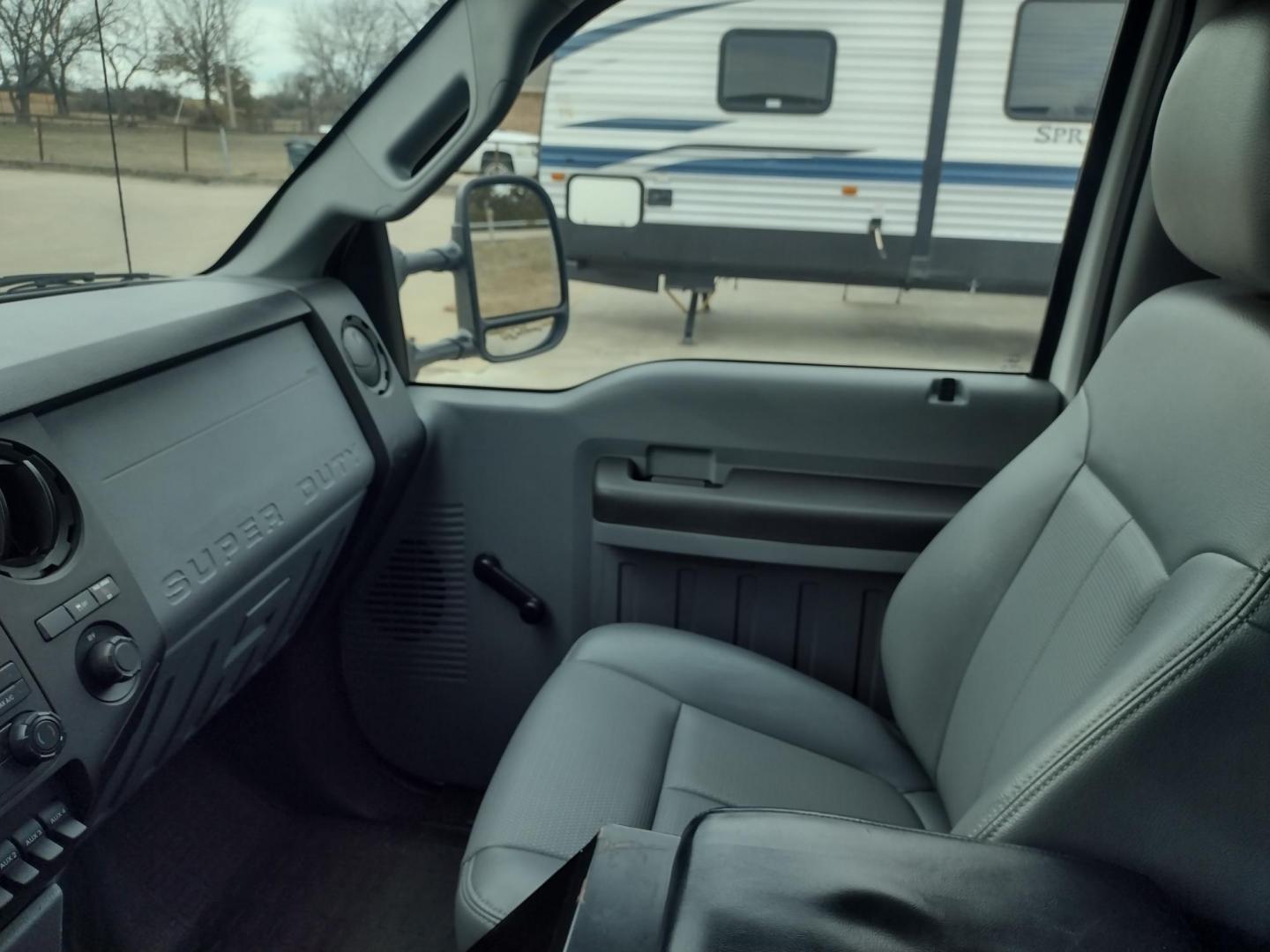 2013 White /Gray Ford F-250 SD 2WD (1FTBF2A60DE) with an 6.2L V8 OHV 16V engine, 6-Speed Automatic transmission, located at 17760 Hwy 62, Morris, OK, 74445, (918) 733-4887, 35.609104, -95.877060 - 2013 F250 2WD SUPER DUTY HAS THE 6.2L V8 ENGINE. THIS IS A DEDICATED CNG ONLY RUNS ON COMPRESSED NATURAL GAS. ***CLEAN TITLE*** THIS FEATURES LEATHER SEATS, MANUAL SEATS, MANUAL WINDOWS, MANUAL LOCKS, MANUAL MIRRORS, BACKUP CAMERA, AM FM RADIO, METAL CONSOLE, CRUISE CONTROL, TRACTION CONTROL, TRAILE - Photo#20