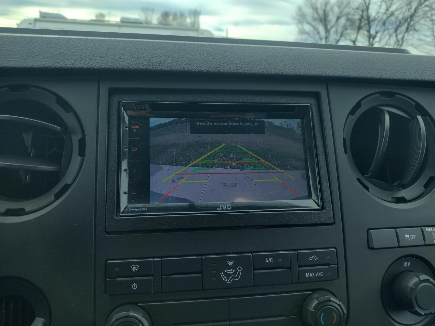 2013 White /Gray Ford F-250 SD 2WD (1FTBF2A60DE) with an 6.2L V8 OHV 16V engine, 6-Speed Automatic transmission, located at 17760 Hwy 62, Morris, OK, 74445, (918) 733-4887, 35.609104, -95.877060 - 2013 F250 2WD SUPER DUTY HAS THE 6.2L V8 ENGINE. THIS IS A DEDICATED CNG ONLY RUNS ON COMPRESSED NATURAL GAS. ***CLEAN TITLE*** THIS FEATURES LEATHER SEATS, MANUAL SEATS, MANUAL WINDOWS, MANUAL LOCKS, MANUAL MIRRORS, BACKUP CAMERA, AM FM RADIO, METAL CONSOLE, CRUISE CONTROL, TRACTION CONTROL, TRAILE - Photo#23