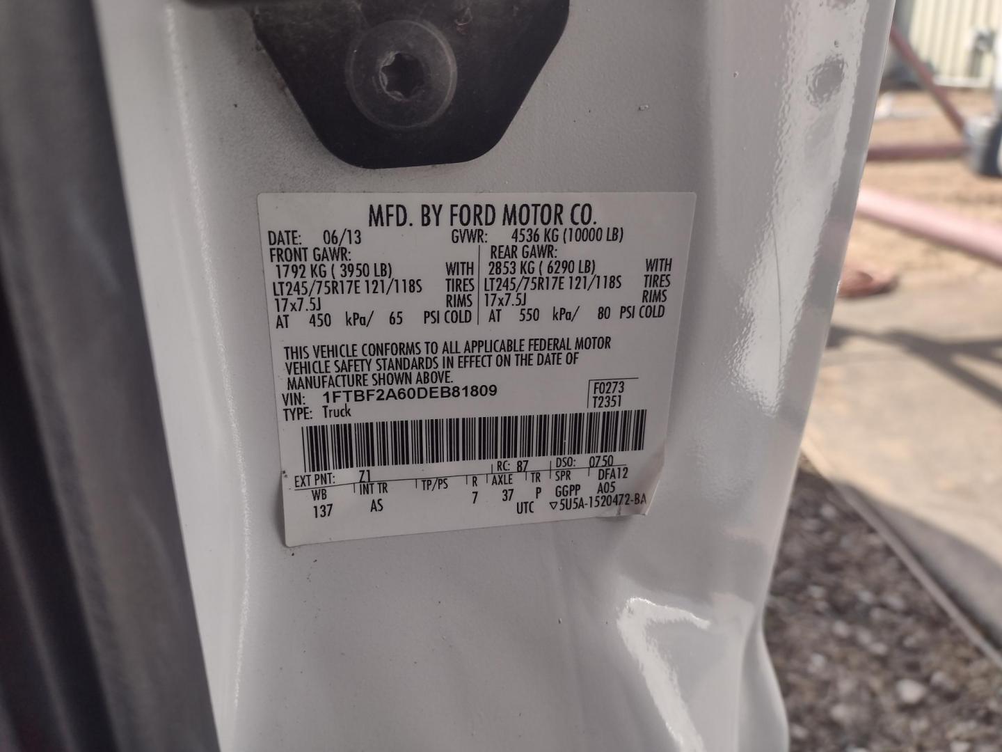 2013 White /Gray Ford F-250 SD 2WD (1FTBF2A60DE) with an 6.2L V8 OHV 16V engine, 6-Speed Automatic transmission, located at 17760 Hwy 62, Morris, OK, 74445, (918) 733-4887, 35.609104, -95.877060 - 2013 F250 2WD SUPER DUTY HAS THE 6.2L V8 ENGINE. THIS IS A DEDICATED CNG ONLY RUNS ON COMPRESSED NATURAL GAS. ***CLEAN TITLE*** THIS FEATURES LEATHER SEATS, MANUAL SEATS, MANUAL WINDOWS, MANUAL LOCKS, MANUAL MIRRORS, BACKUP CAMERA, AM FM RADIO, METAL CONSOLE, CRUISE CONTROL, TRACTION CONTROL, TRAILE - Photo#28