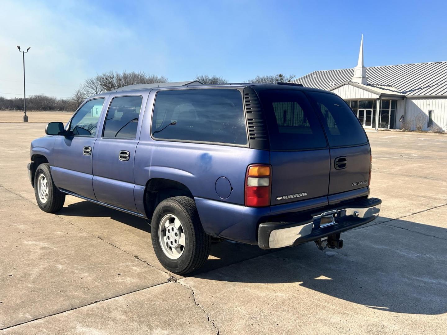 2001 BLUE /GRAY Chevrolet Suburban 1500 2WD (1GNEC16T11J) with an 5.3L V8 16V OHV engine, 4-Speed Automatic Overdrive transmission, located at 17760 Hwy 62, Morris, OK, 74445, (918) 733-4887, 35.609104, -95.877060 - 2001 CHEVY SUBURBAN 1500 2WD WITH THE 5.3L V8 ENGINE. IT FEATURES CLOTH INTERIOR, MANUAL SEATS, POWER LOCKS, POWER WINDOWS, POWER MIRRORS, AM/FM RADIO, CD PLAYER, 2ND ROW SEATING, REAR CLIMATE CONTROL, CRUISE CONTROL, AND TRAILER HITCH. FIRESTONE LT245/75R16 AND HAS 82,891 MILES. HAS CLEAN TITLE. WE - Photo#6