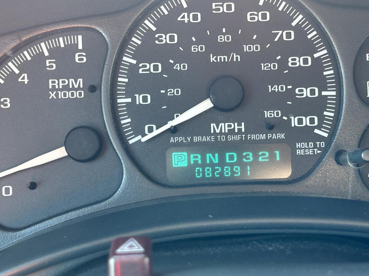 2001 BLUE /GRAY Chevrolet Suburban 1500 2WD (1GNEC16T11J) with an 5.3L V8 16V OHV engine, 4-Speed Automatic Overdrive transmission, located at 17760 Hwy 62, Morris, OK, 74445, (918) 733-4887, 35.609104, -95.877060 - 2001 CHEVY SUBURBAN 1500 2WD WITH THE 5.3L V8 ENGINE. IT FEATURES CLOTH INTERIOR, MANUAL SEATS, POWER LOCKS, POWER WINDOWS, POWER MIRRORS, AM/FM RADIO, CD PLAYER, 2ND ROW SEATING, REAR CLIMATE CONTROL, CRUISE CONTROL, AND TRAILER HITCH. FIRESTONE LT245/75R16 AND HAS 82,891 MILES. HAS CLEAN TITLE. WE - Photo#11