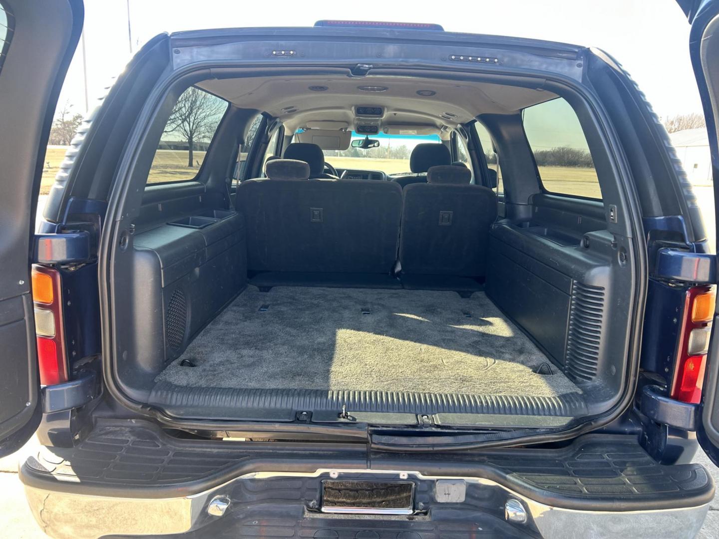 2001 BLUE /GRAY Chevrolet Suburban 1500 2WD (1GNEC16T11J) with an 5.3L V8 16V OHV engine, 4-Speed Automatic Overdrive transmission, located at 17760 Hwy 62, Morris, OK, 74445, (918) 733-4887, 35.609104, -95.877060 - 2001 CHEVY SUBURBAN 1500 2WD WITH THE 5.3L V8 ENGINE. IT FEATURES CLOTH INTERIOR, MANUAL SEATS, POWER LOCKS, POWER WINDOWS, POWER MIRRORS, AM/FM RADIO, CD PLAYER, 2ND ROW SEATING, REAR CLIMATE CONTROL, CRUISE CONTROL, AND TRAILER HITCH. FIRESTONE LT245/75R16 AND HAS 82,891 MILES. HAS CLEAN TITLE. WE - Photo#13