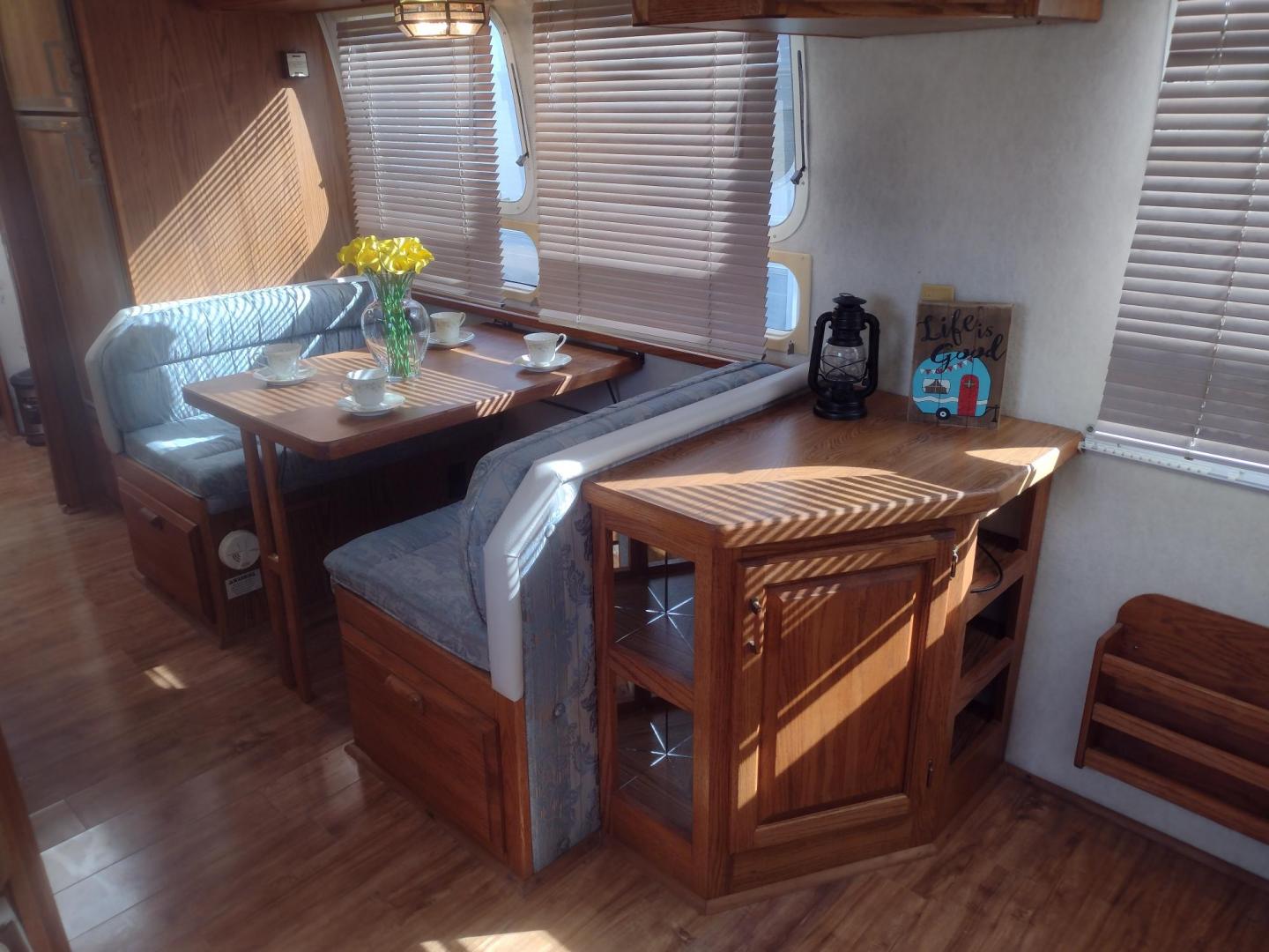 1994 Silver Airstream EXCELLA 1000 EXCELLA 1000 (1STJEAP26RJ) , located at 17760 Hwy 62, Morris, OK, 74445, 35.609104, -95.877060 - HAVE YOU EVER WANTED TO BECOME PART OF THE AIRSTREAM FAMILY? WELL HERE IS YOUR CHANCE, CHECK OUT THIS 1994 AIRSTREAM CLASSIC EXCELLA 1000 30FT OVERALL WITH A 21FT MANUAL AWNING.****CLEAN TITLE**** IN THE LIVING AND KITCHEN AREA IS A COUCH THAT FOLD DOWN FOR ADDITIONAL SLEEPING, HAS PULL OUT STORAGE - Photo#12