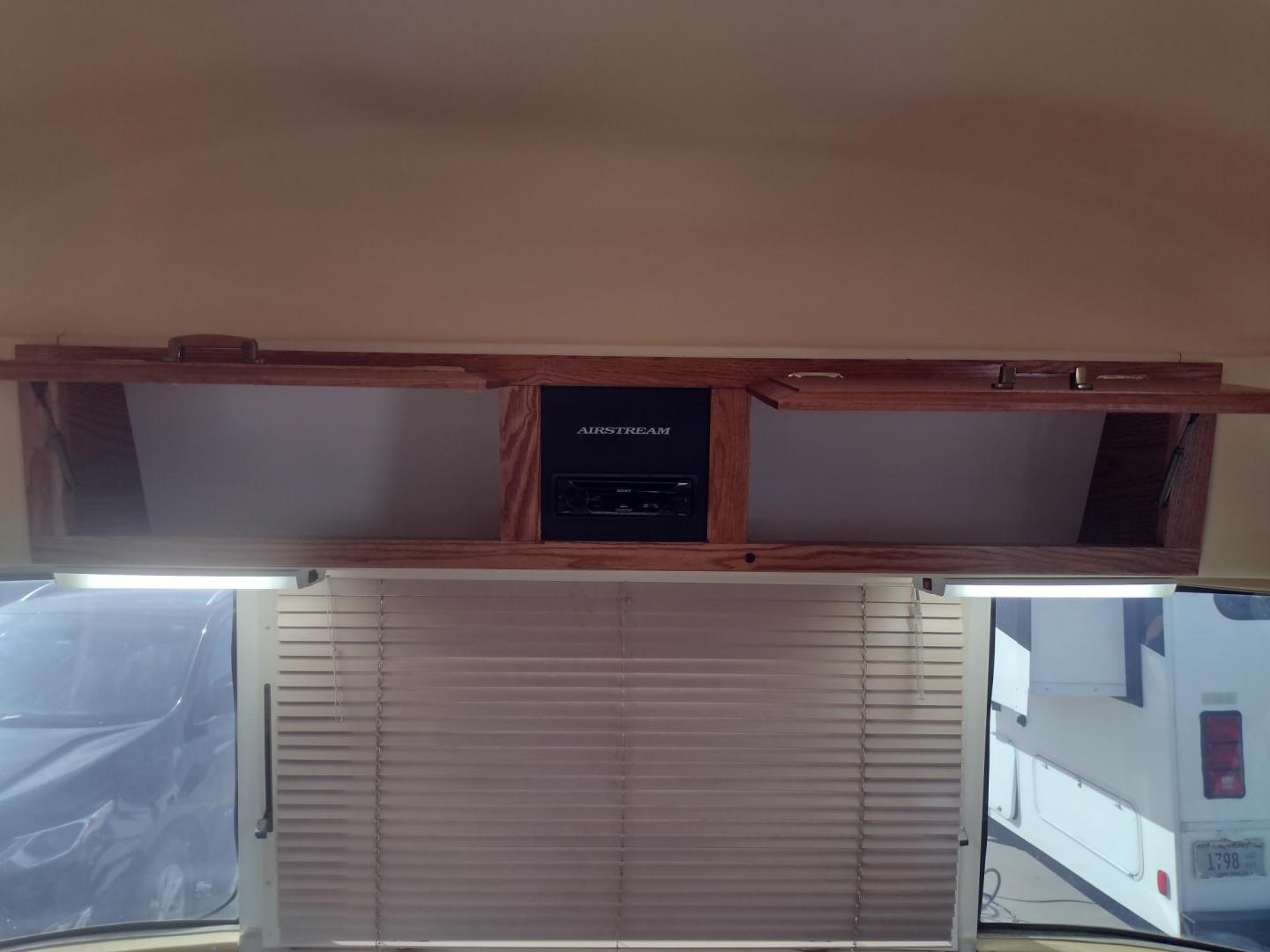 1994 Silver Airstream EXCELLA 1000 EXCELLA 1000 (1STJEAP26RJ) , located at 17760 Hwy 62, Morris, OK, 74445, 35.609104, -95.877060 - HAVE YOU EVER WANTED TO BECOME PART OF THE AIRSTREAM FAMILY? WELL HERE IS YOUR CHANCE, CHECK OUT THIS 1994 AIRSTREAM CLASSIC EXCELLA 1000 30FT OVERALL WITH A 21FT MANUAL AWNING.****CLEAN TITLE**** IN THE LIVING AND KITCHEN AREA IS A COUCH THAT FOLD DOWN FOR ADDITIONAL SLEEPING, HAS PULL OUT STORAGE - Photo#16