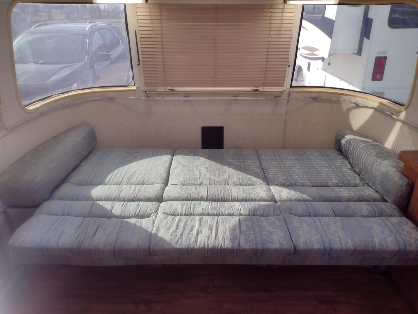 1994 Silver Airstream EXCELLA 1000 EXCELLA 1000 (1STJEAP26RJ) , located at 17760 Hwy 62, Morris, OK, 74445, 35.609104, -95.877060 - HAVE YOU EVER WANTED TO BECOME PART OF THE AIRSTREAM FAMILY? WELL HERE IS YOUR CHANCE, CHECK OUT THIS 1994 AIRSTREAM CLASSIC EXCELLA 1000 30FT OVERALL WITH A 21FT MANUAL AWNING.****CLEAN TITLE**** IN THE LIVING AND KITCHEN AREA IS A COUCH THAT FOLD DOWN FOR ADDITIONAL SLEEPING, HAS PULL OUT STORAGE - Photo#14