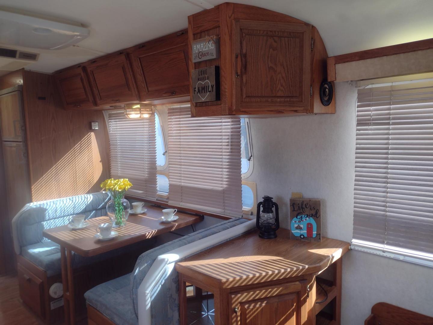 1994 Silver Airstream EXCELLA 1000 EXCELLA 1000 (1STJEAP26RJ) , located at 17760 Hwy 62, Morris, OK, 74445, 35.609104, -95.877060 - HAVE YOU EVER WANTED TO BECOME PART OF THE AIRSTREAM FAMILY? WELL HERE IS YOUR CHANCE, CHECK OUT THIS 1994 AIRSTREAM CLASSIC EXCELLA 1000 30FT OVERALL WITH A 21FT MANUAL AWNING.****CLEAN TITLE**** IN THE LIVING AND KITCHEN AREA IS A COUCH THAT FOLD DOWN FOR ADDITIONAL SLEEPING, HAS PULL OUT STORAGE - Photo#19