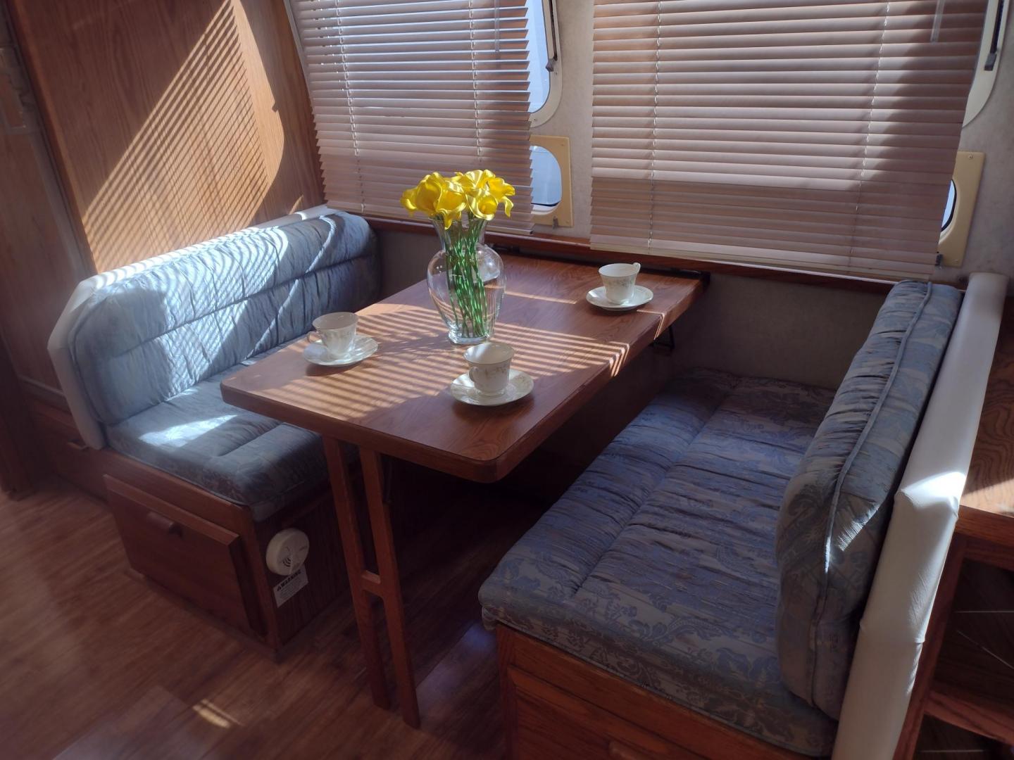 1994 Silver Airstream EXCELLA 1000 EXCELLA 1000 (1STJEAP26RJ) , located at 17760 Hwy 62, Morris, OK, 74445, 35.609104, -95.877060 - HAVE YOU EVER WANTED TO BECOME PART OF THE AIRSTREAM FAMILY? WELL HERE IS YOUR CHANCE, CHECK OUT THIS 1994 AIRSTREAM CLASSIC EXCELLA 1000 30FT OVERALL WITH A 21FT MANUAL AWNING.****CLEAN TITLE**** IN THE LIVING AND KITCHEN AREA IS A COUCH THAT FOLD DOWN FOR ADDITIONAL SLEEPING, HAS PULL OUT STORAGE - Photo#20