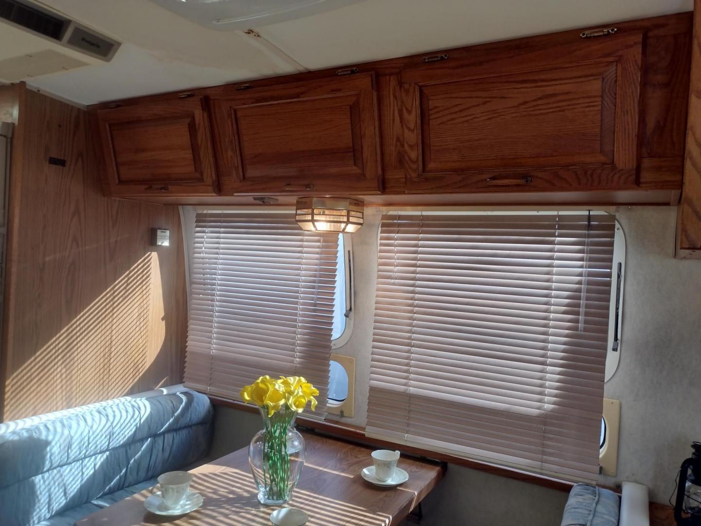 1994 Silver Airstream EXCELLA 1000 EXCELLA 1000 (1STJEAP26RJ) , located at 17760 Hwy 62, Morris, OK, 74445, 35.609104, -95.877060 - HAVE YOU EVER WANTED TO BECOME PART OF THE AIRSTREAM FAMILY? WELL HERE IS YOUR CHANCE, CHECK OUT THIS 1994 AIRSTREAM CLASSIC EXCELLA 1000 30FT OVERALL WITH A 21FT MANUAL AWNING.****CLEAN TITLE**** IN THE LIVING AND KITCHEN AREA IS A COUCH THAT FOLD DOWN FOR ADDITIONAL SLEEPING, HAS PULL OUT STORAGE - Photo#22