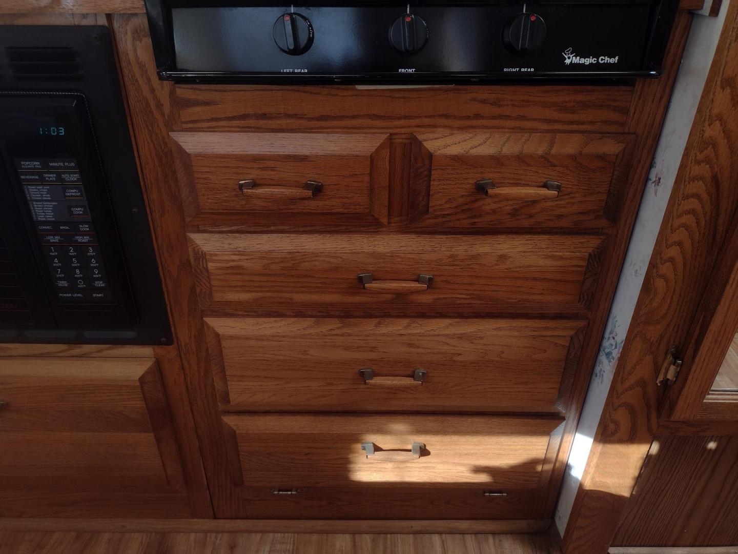 1994 Silver Airstream EXCELLA 1000 EXCELLA 1000 (1STJEAP26RJ) , located at 17760 Hwy 62, Morris, OK, 74445, 35.609104, -95.877060 - HAVE YOU EVER WANTED TO BECOME PART OF THE AIRSTREAM FAMILY? WELL HERE IS YOUR CHANCE, CHECK OUT THIS 1994 AIRSTREAM CLASSIC EXCELLA 1000 30FT OVERALL WITH A 21FT MANUAL AWNING.****CLEAN TITLE**** IN THE LIVING AND KITCHEN AREA IS A COUCH THAT FOLD DOWN FOR ADDITIONAL SLEEPING, HAS PULL OUT STORAGE - Photo#27