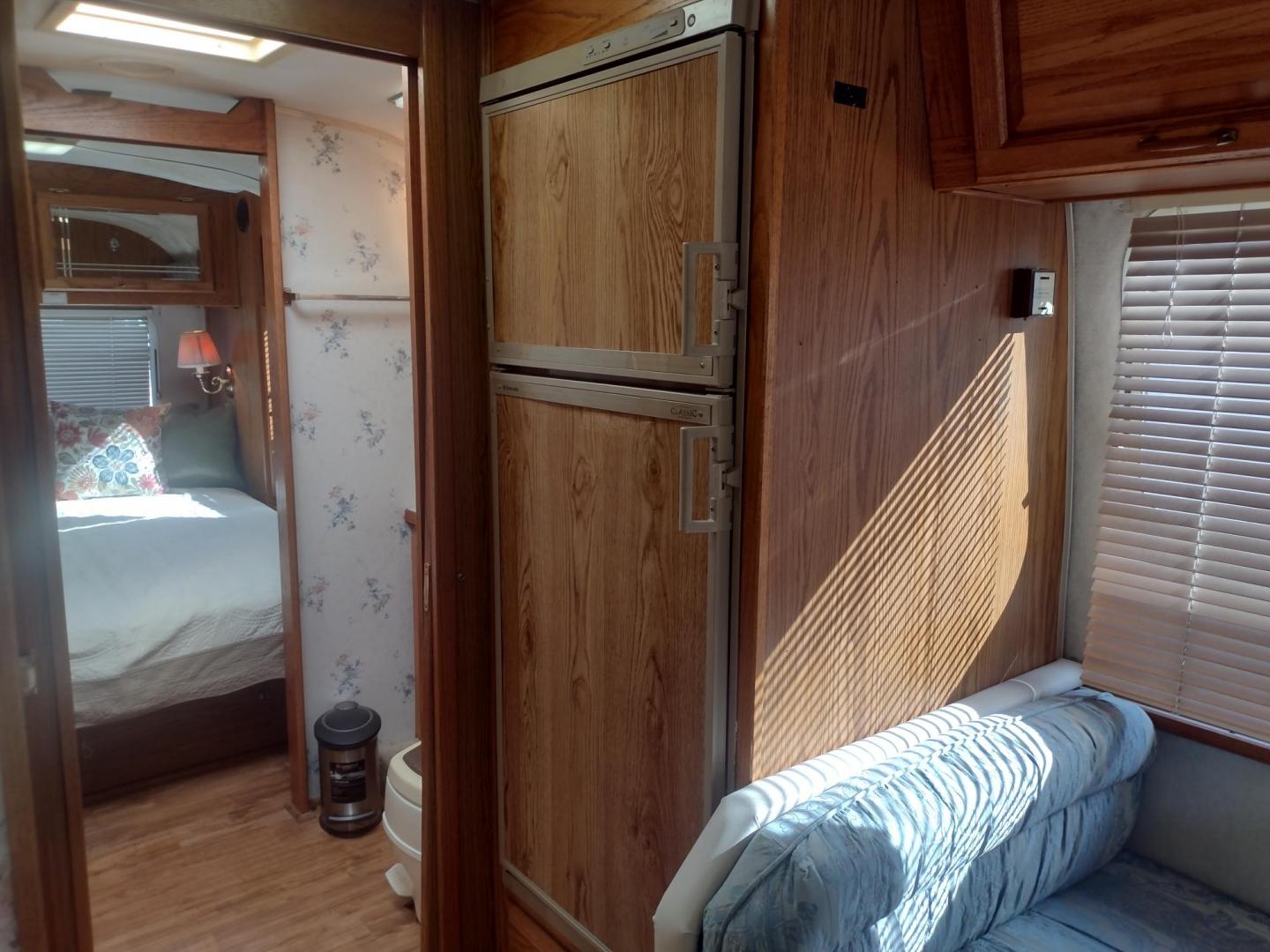 1994 Silver Airstream EXCELLA 1000 EXCELLA 1000 (1STJEAP26RJ) , located at 17760 Hwy 62, Morris, OK, 74445, 35.609104, -95.877060 - HAVE YOU EVER WANTED TO BECOME PART OF THE AIRSTREAM FAMILY? WELL HERE IS YOUR CHANCE, CHECK OUT THIS 1994 AIRSTREAM CLASSIC EXCELLA 1000 30FT OVERALL WITH A 21FT MANUAL AWNING.****CLEAN TITLE**** IN THE LIVING AND KITCHEN AREA IS A COUCH THAT FOLD DOWN FOR ADDITIONAL SLEEPING, HAS PULL OUT STORAGE - Photo#29