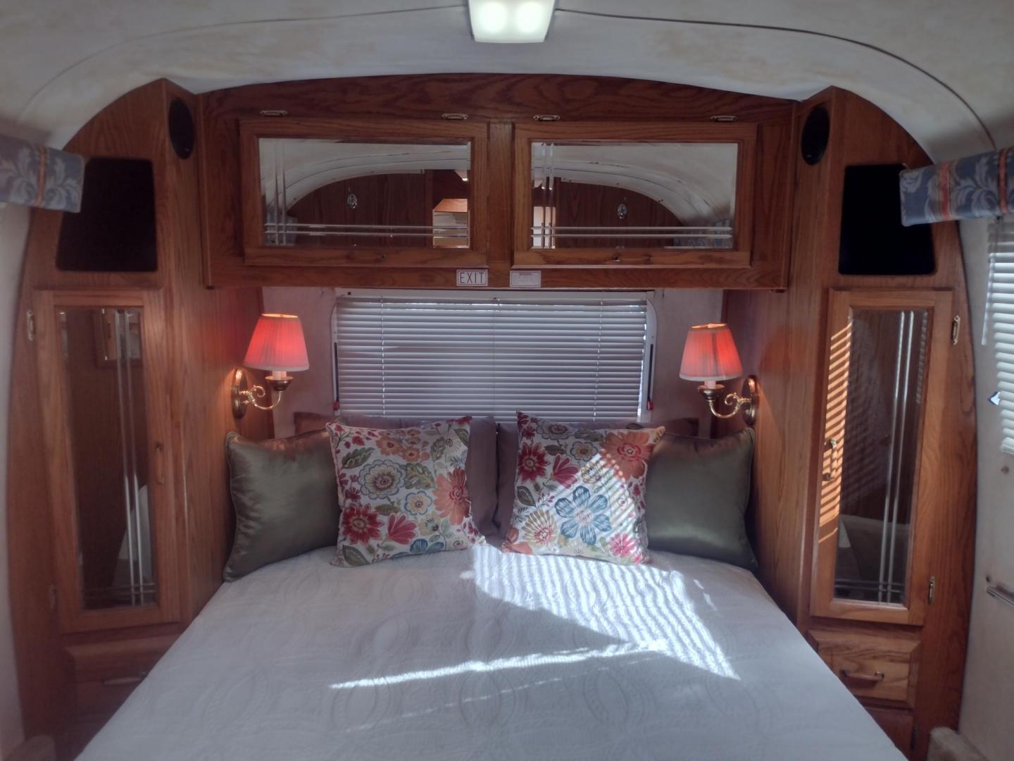 1994 Silver Airstream EXCELLA 1000 EXCELLA 1000 (1STJEAP26RJ) , located at 17760 Hwy 62, Morris, OK, 74445, 35.609104, -95.877060 - HAVE YOU EVER WANTED TO BECOME PART OF THE AIRSTREAM FAMILY? WELL HERE IS YOUR CHANCE, CHECK OUT THIS 1994 AIRSTREAM CLASSIC EXCELLA 1000 30FT OVERALL WITH A 21FT MANUAL AWNING.****CLEAN TITLE**** IN THE LIVING AND KITCHEN AREA IS A COUCH THAT FOLD DOWN FOR ADDITIONAL SLEEPING, HAS PULL OUT STORAGE - Photo#38