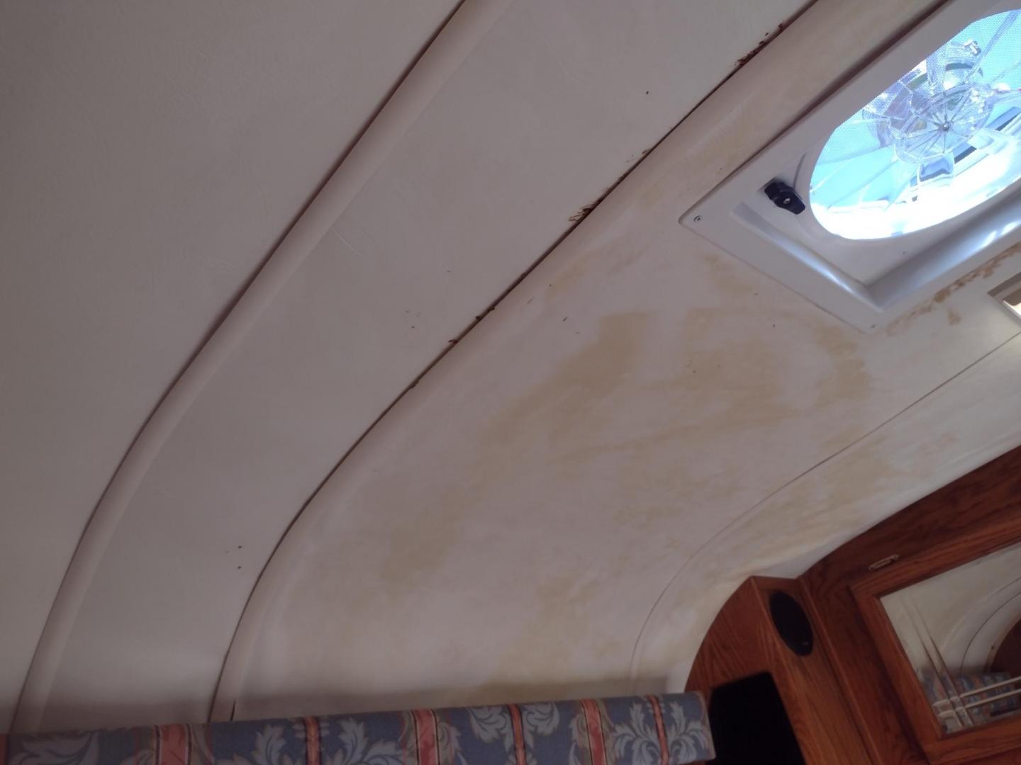 1994 Silver Airstream EXCELLA 1000 EXCELLA 1000 (1STJEAP26RJ) , located at 17760 Hwy 62, Morris, OK, 74445, 35.609104, -95.877060 - HAVE YOU EVER WANTED TO BECOME PART OF THE AIRSTREAM FAMILY? WELL HERE IS YOUR CHANCE, CHECK OUT THIS 1994 AIRSTREAM CLASSIC EXCELLA 1000 30FT OVERALL WITH A 21FT MANUAL AWNING.****CLEAN TITLE**** IN THE LIVING AND KITCHEN AREA IS A COUCH THAT FOLD DOWN FOR ADDITIONAL SLEEPING, HAS PULL OUT STORAGE - Photo#44