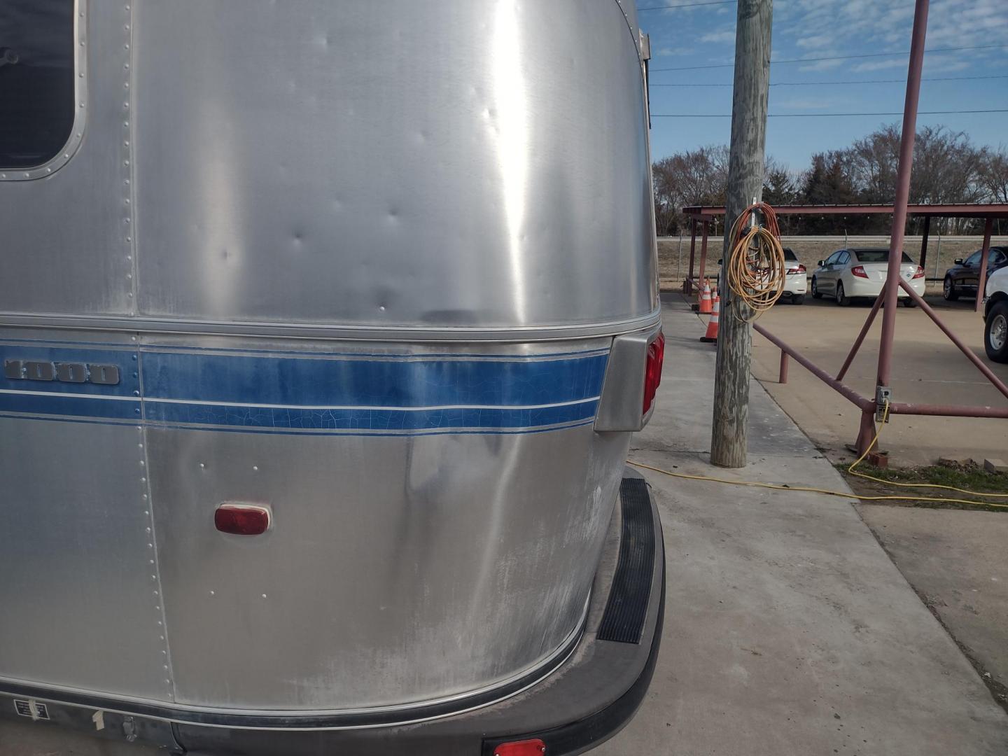 1994 Silver Airstream EXCELLA 1000 EXCELLA 1000 (1STJEAP26RJ) , located at 17760 Hwy 62, Morris, OK, 74445, 35.609104, -95.877060 - HAVE YOU EVER WANTED TO BECOME PART OF THE AIRSTREAM FAMILY? WELL HERE IS YOUR CHANCE, CHECK OUT THIS 1994 AIRSTREAM CLASSIC EXCELLA 1000 30FT OVERALL WITH A 21FT MANUAL AWNING.****CLEAN TITLE**** IN THE LIVING AND KITCHEN AREA IS A COUCH THAT FOLD DOWN FOR ADDITIONAL SLEEPING, HAS PULL OUT STORAGE - Photo#52