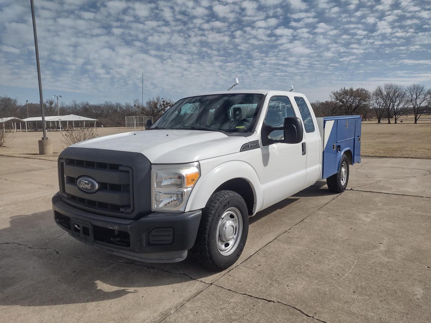 2014 White /Gray Ford F-250 SD (1FT7X2A65EE) with an 6.2L V8 OHV 16V engine, 6-Speed Automatic transmission, located at 17760 Hwy 62, Morris, OK, 74445, (918) 733-4887, 35.609104, -95.877060 - 2014 FORD F250 2WD SUPER DUTY ***CLEAN TITLE*** IS A BI-FUEL SYSTEM THAT RUNS ON CNG (COMPRESSED NATURAL GAS) OR GASOLINE. THIS TRUCK HAS A 6.2L V8 ENGINE, FEATURES LEATHER MANUAL SEAT, MANUAL WINDOWS, MANUAL LOCKS, MANUAL MIRRORS, AM FM RADIO, CRUISE CONTROL, TRACTION CONTROL, TRAILER HITCH, AND S - Photo#0