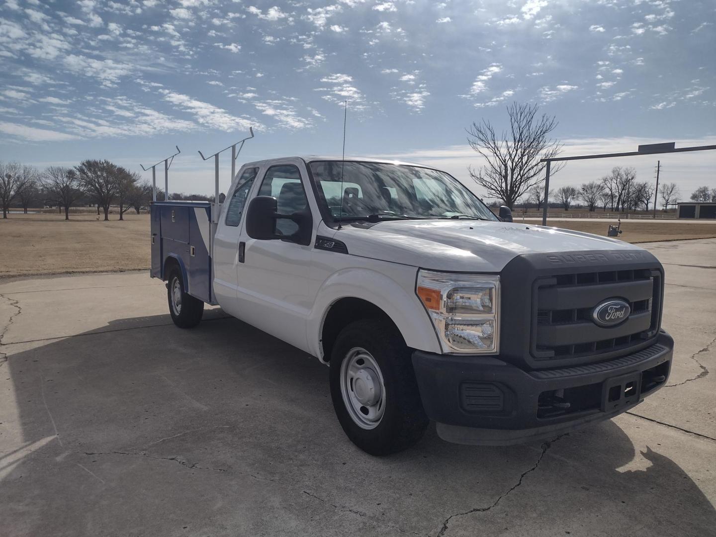 2014 White /Gray Ford F-250 SD (1FT7X2A65EE) with an 6.2L V8 OHV 16V engine, 6-Speed Automatic transmission, located at 17760 Hwy 62, Morris, OK, 74445, (918) 733-4887, 35.609104, -95.877060 - 2014 FORD F250 2WD SUPER DUTY ***CLEAN TITLE*** IS A BI-FUEL SYSTEM THAT RUNS ON CNG (COMPRESSED NATURAL GAS) OR GASOLINE. THIS TRUCK HAS A 6.2L V8 ENGINE, FEATURES LEATHER MANUAL SEAT, MANUAL WINDOWS, MANUAL LOCKS, MANUAL MIRRORS, AM FM RADIO, CRUISE CONTROL, TRACTION CONTROL, TRAILER HITCH, AND S - Photo#2