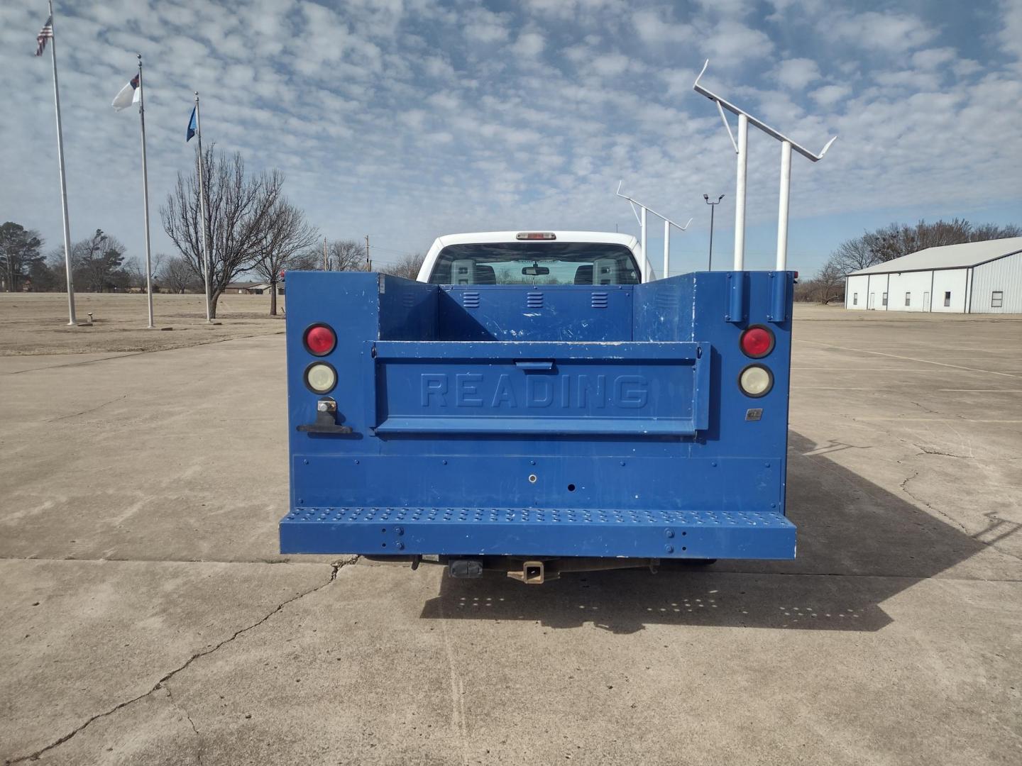 2014 White /Gray Ford F-250 SD (1FT7X2A65EE) with an 6.2L V8 OHV 16V engine, 6-Speed Automatic transmission, located at 17760 Hwy 62, Morris, OK, 74445, (918) 733-4887, 35.609104, -95.877060 - 2014 FORD F250 2WD SUPER DUTY ***CLEAN TITLE*** IS A BI-FUEL SYSTEM THAT RUNS ON CNG (COMPRESSED NATURAL GAS) OR GASOLINE. THIS TRUCK HAS A 6.2L V8 ENGINE, FEATURES LEATHER MANUAL SEAT, MANUAL WINDOWS, MANUAL LOCKS, MANUAL MIRRORS, AM FM RADIO, CRUISE CONTROL, TRACTION CONTROL, TRAILER HITCH, AND S - Photo#5