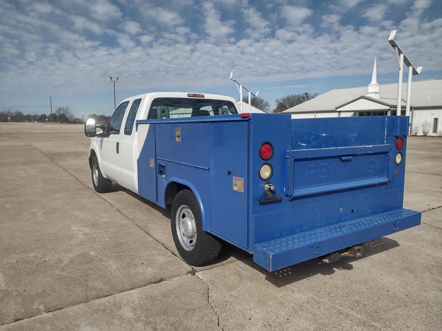 2014 White /Gray Ford F-250 SD (1FT7X2A65EE) with an 6.2L V8 OHV 16V engine, 6-Speed Automatic transmission, located at 17760 Hwy 62, Morris, OK, 74445, (918) 733-4887, 35.609104, -95.877060 - 2014 FORD F250 2WD SUPER DUTY ***CLEAN TITLE*** IS A BI-FUEL SYSTEM THAT RUNS ON CNG (COMPRESSED NATURAL GAS) OR GASOLINE. THIS TRUCK HAS A 6.2L V8 ENGINE, FEATURES LEATHER MANUAL SEAT, MANUAL WINDOWS, MANUAL LOCKS, MANUAL MIRRORS, AM FM RADIO, CRUISE CONTROL, TRACTION CONTROL, TRAILER HITCH, AND S - Photo#6